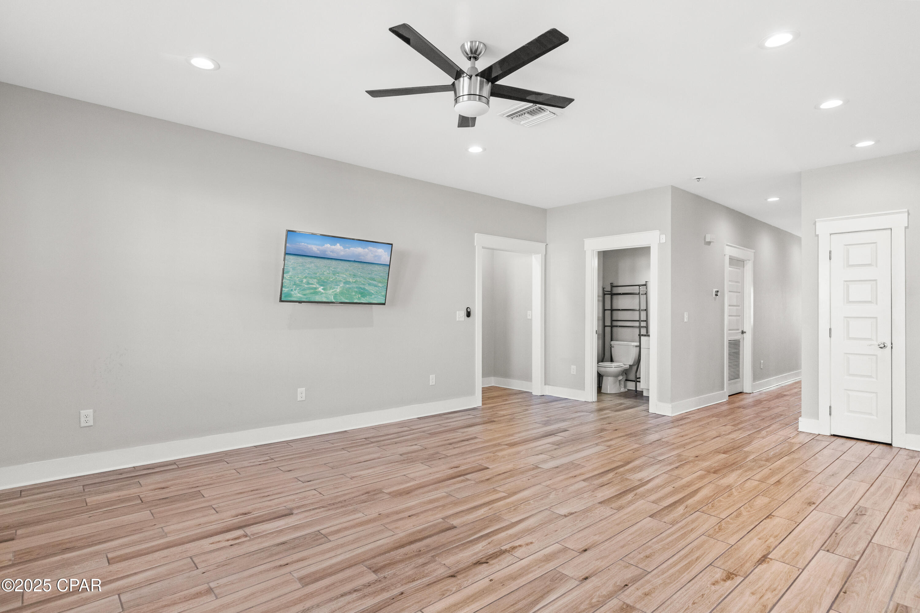 Image 22 For 6222 Pinetree Avenue