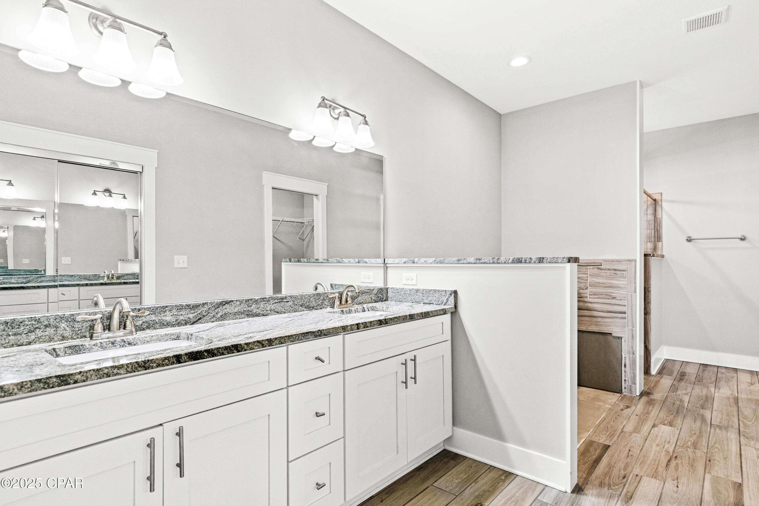 Image 24 For 6222 Pinetree Avenue