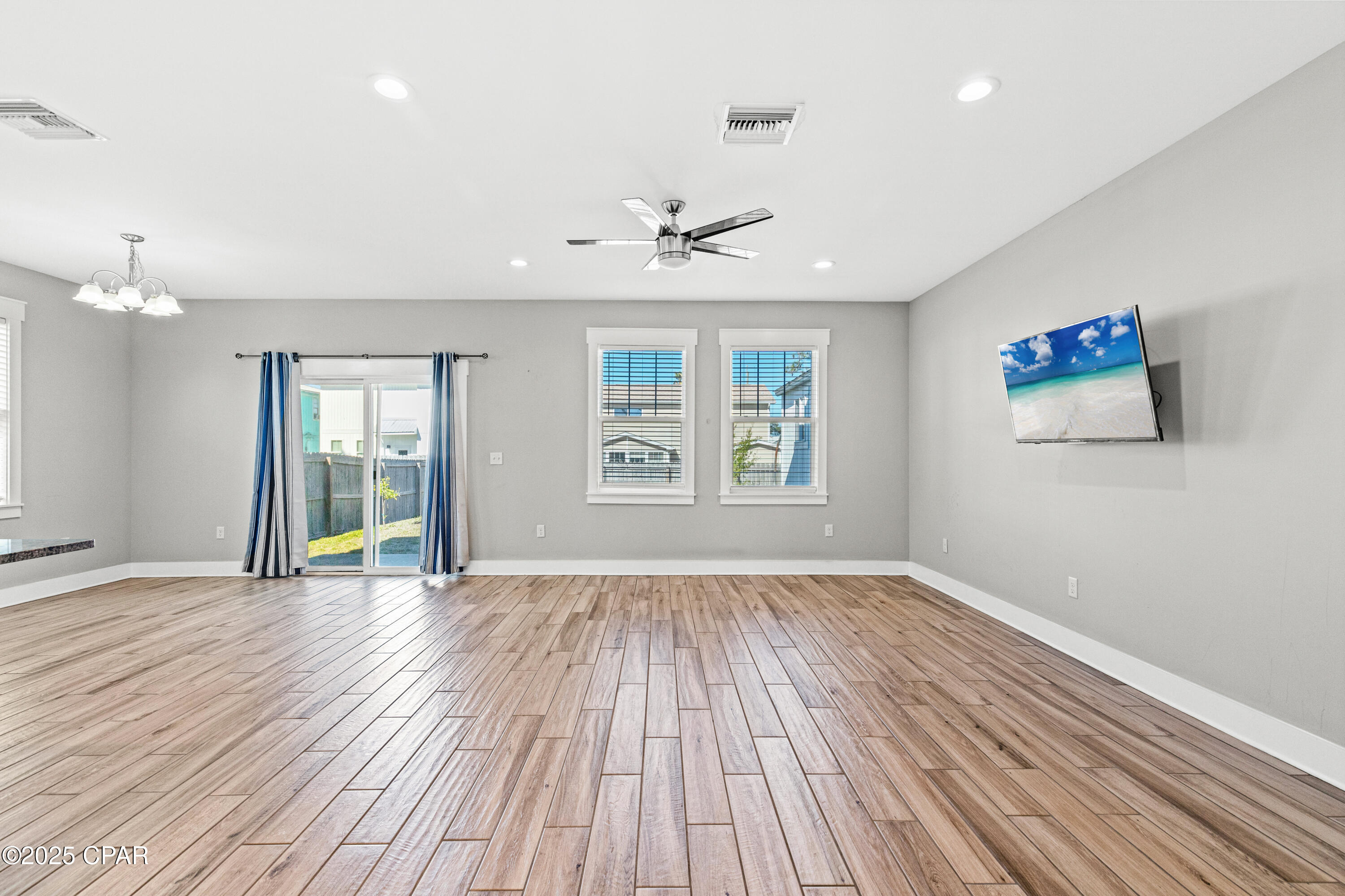 Image 8 For 6222 Pinetree Avenue