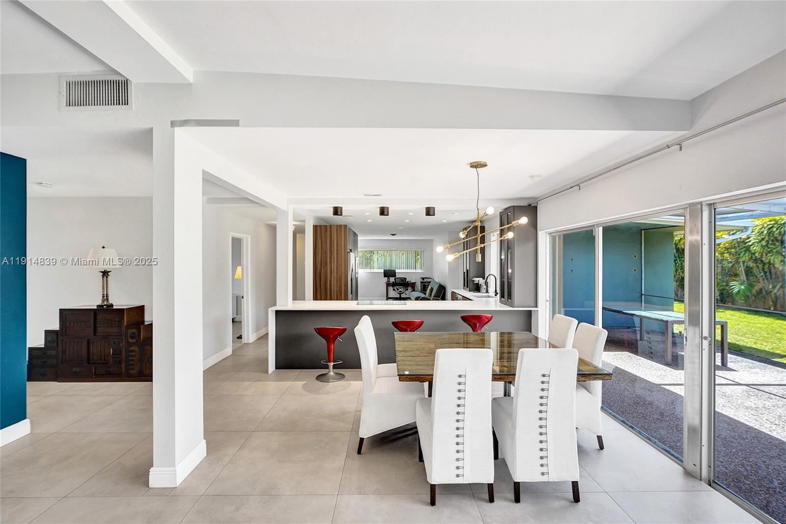 listing main picture