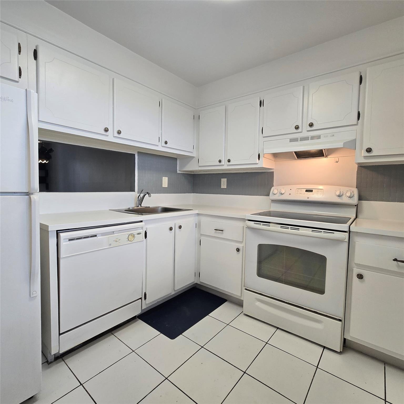 Homes for sale in Lauderdale Lakes, FL | 4898 Nw 29Th Ct #412, Lauderdale Lakes, FL 33313 | MLS# F10537048