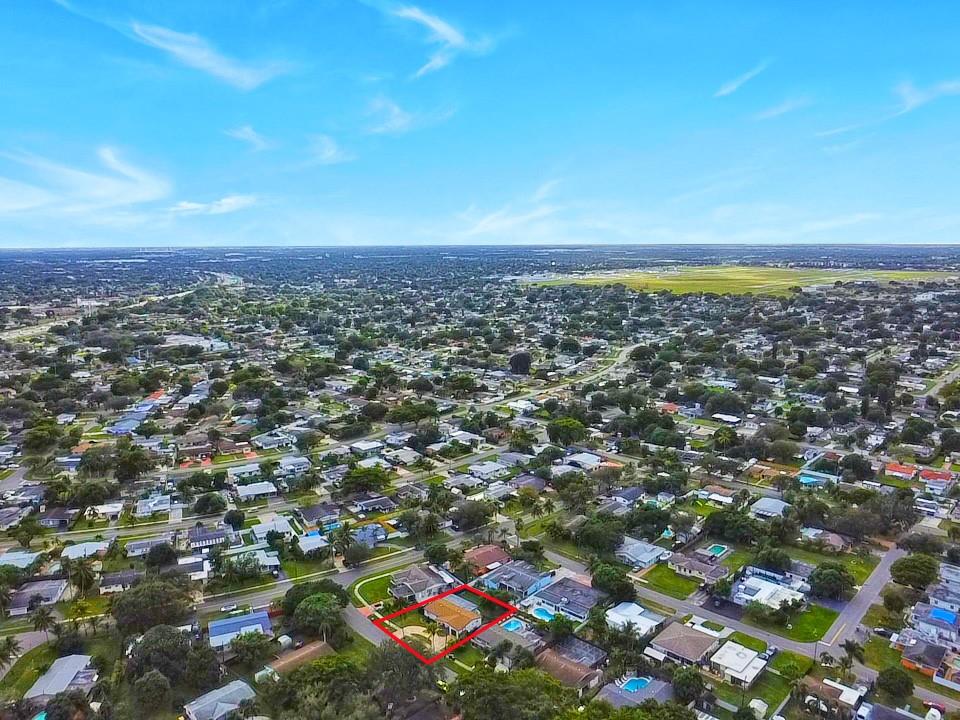 Homes for sale in Pembroke Pines, FL | 300 Sw 65th Way, Pembroke Pines, FL 33023 | MLS# F10537112