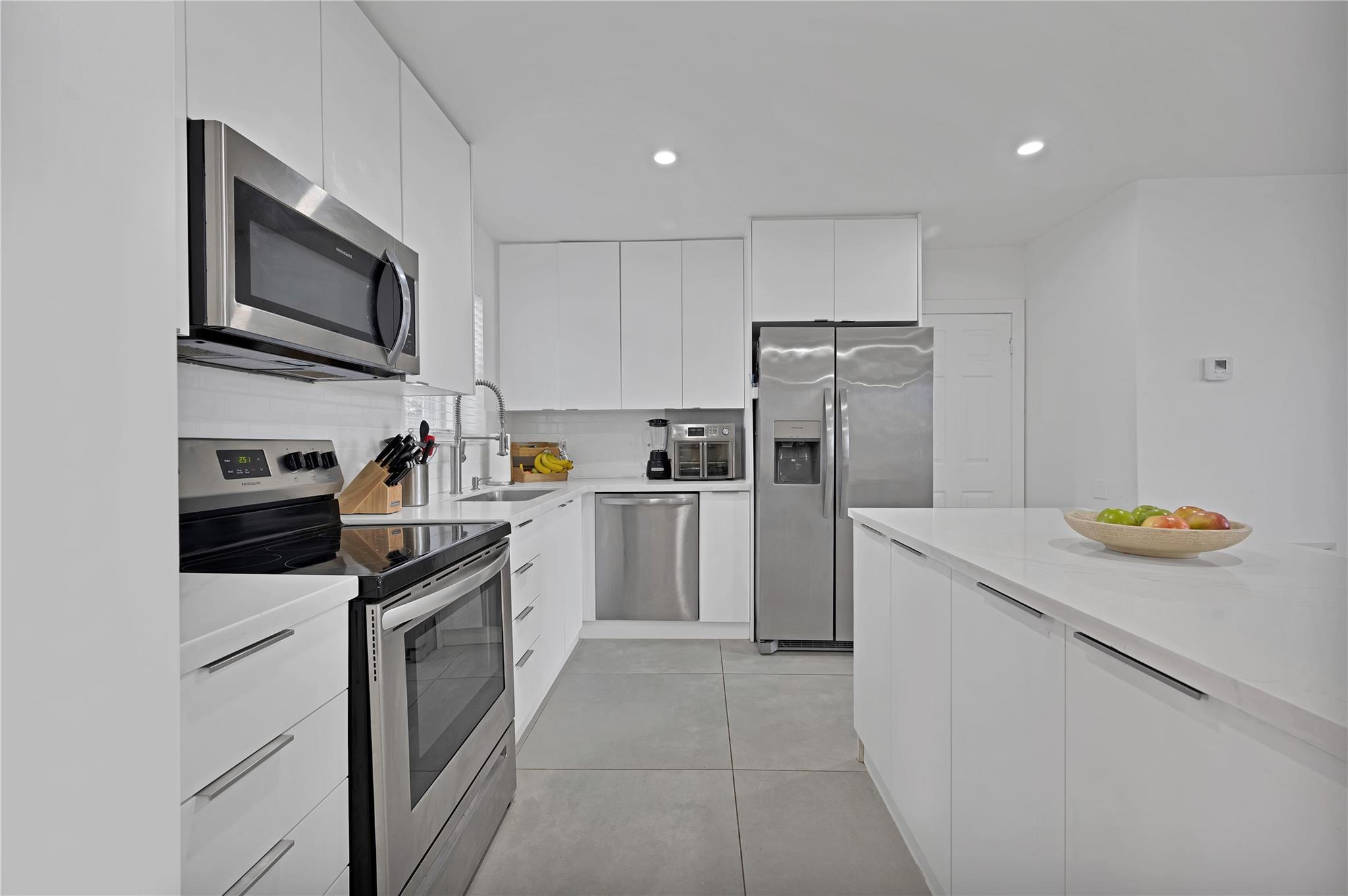 Homes for sale in Pembroke Pines, FL | 300 Sw 65Th Way, Pembroke Pines, FL 33023 | MLS# F10537112