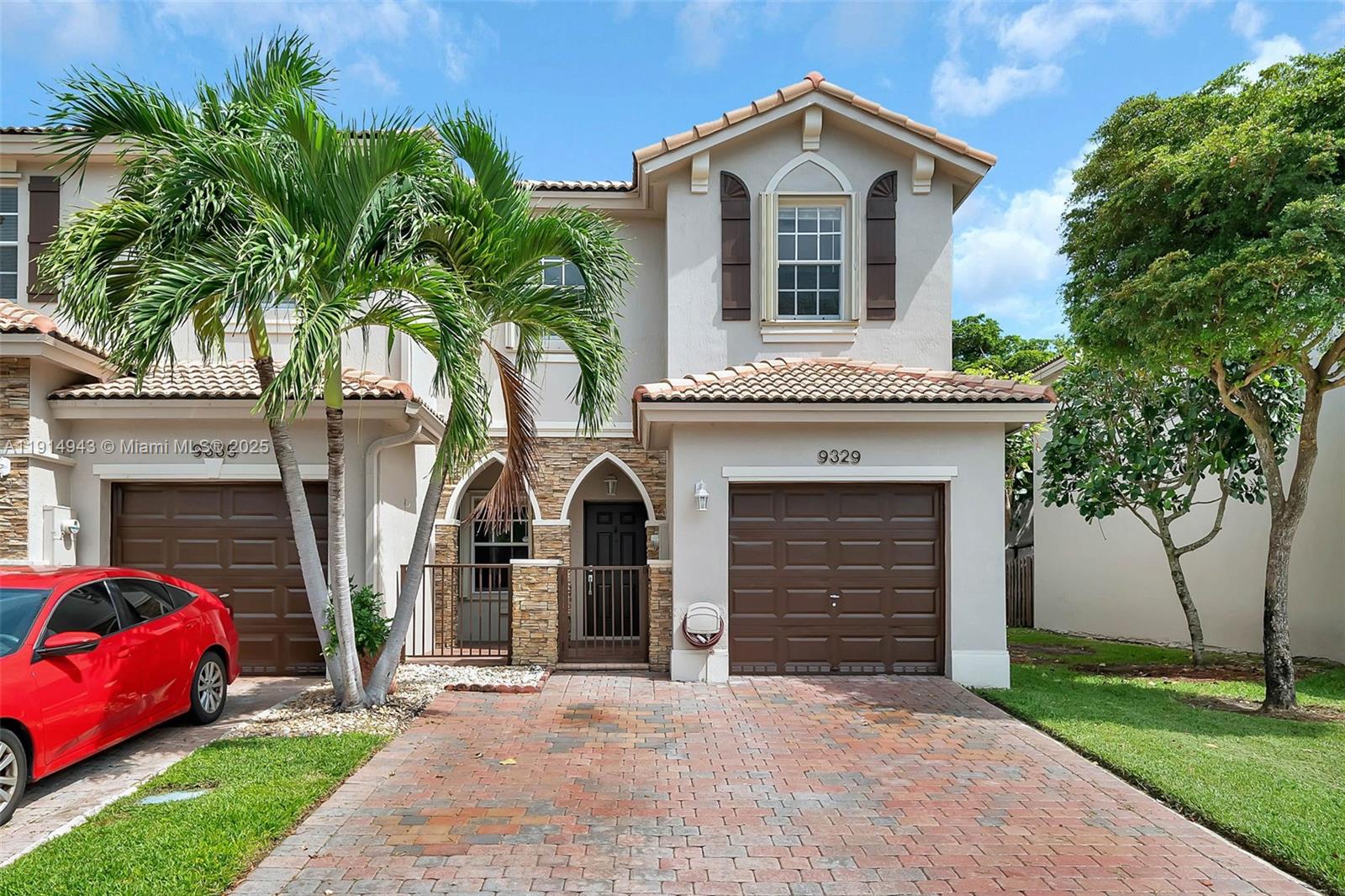 Nicely updated 3/2.5 townhouse at The Waterways at Isles @ Bayshore. Move in ready, beautiful new kitchen,  freshly painted, and thoroughly cleaned, just bring your toothbrush. Private corner unit, with fully fenced-in paved patio. 1 car garage which has been fully tiled. You can use it as extra living space or to park your vehicle. This wonderful community offers a resort style clubhouse, swimming pool, exercise room and children's play area. Come take a look, you won't be disappointed!