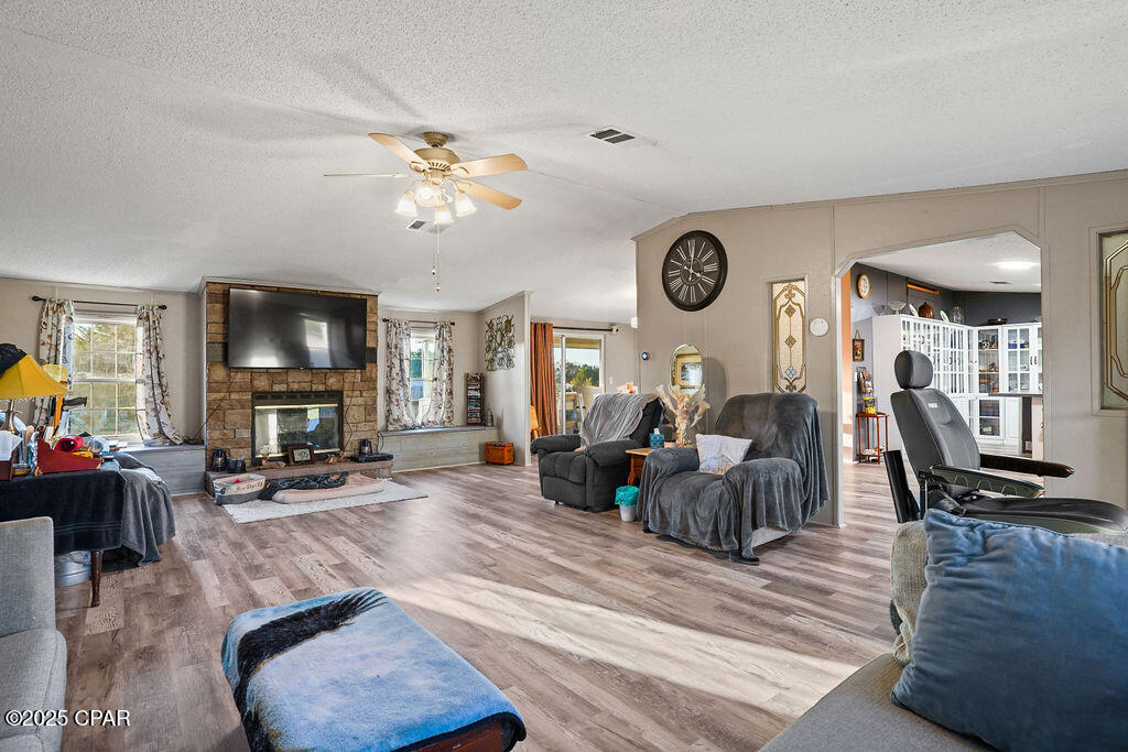 Listing photo id 10 for 1310 Highway 177a