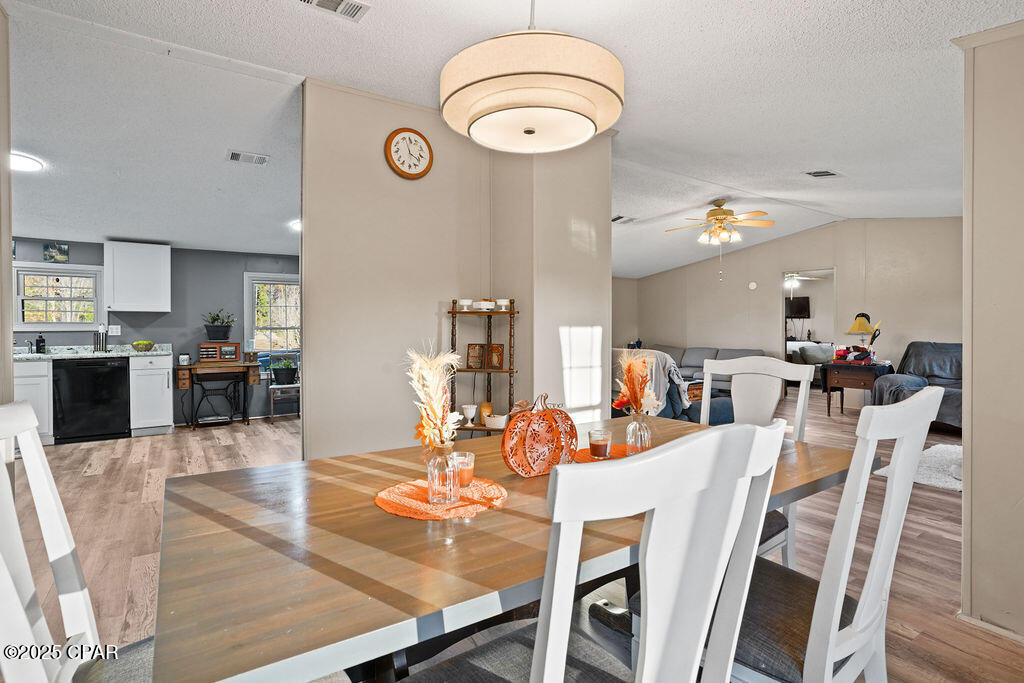 Listing photo id 11 for 1310 Highway 177a