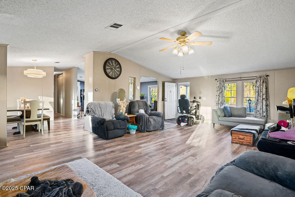 Listing photo id 8 for 1310 Highway 177a