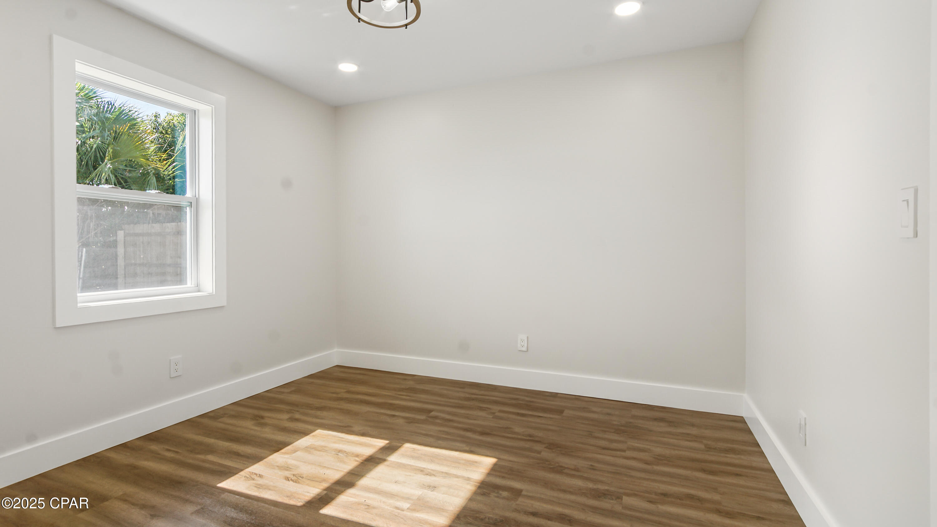 Image 21 For 2402 16th Court