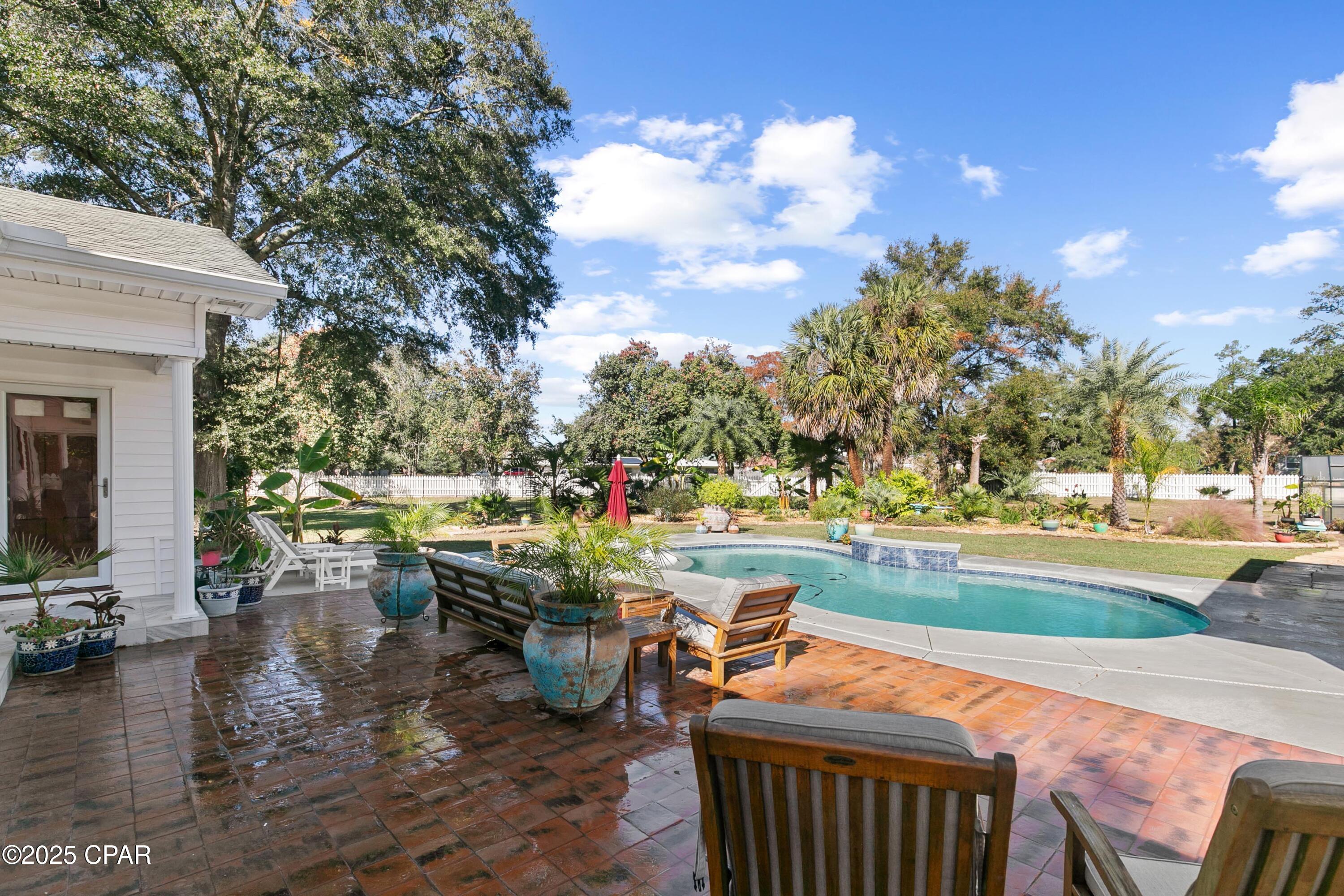 Image 10 For 1060 8th Avenue