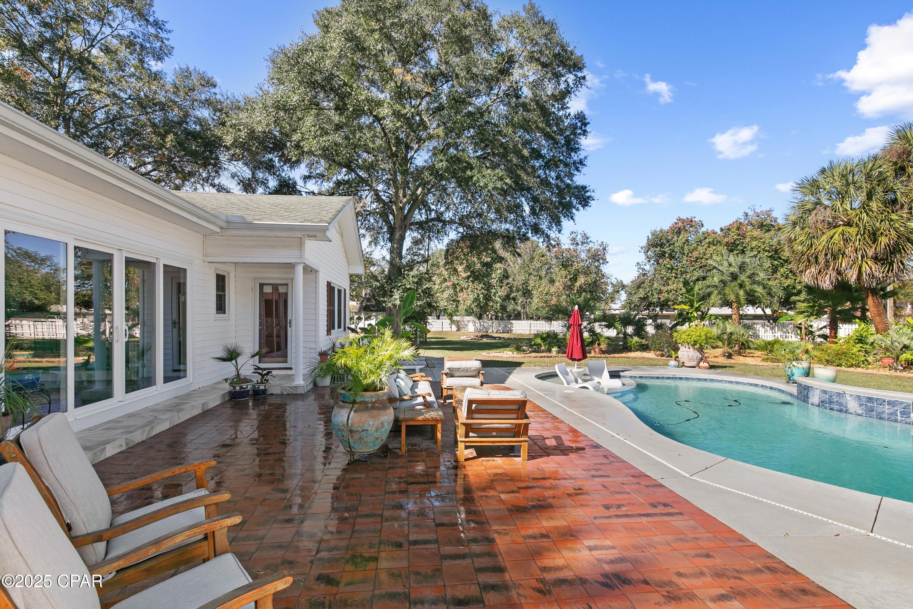 Image 11 For 1060 8th Avenue