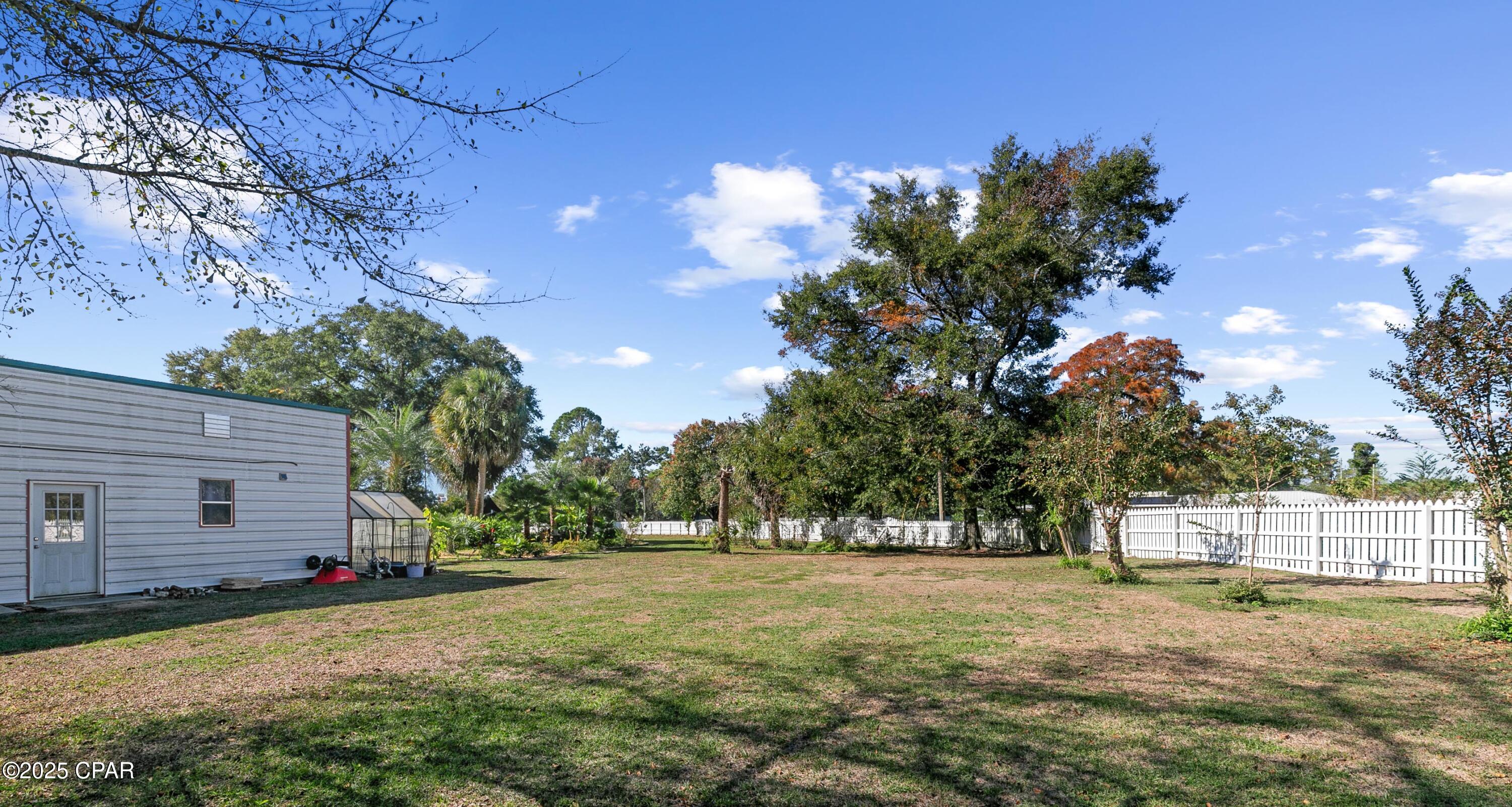 Image 19 For 1060 8th Avenue