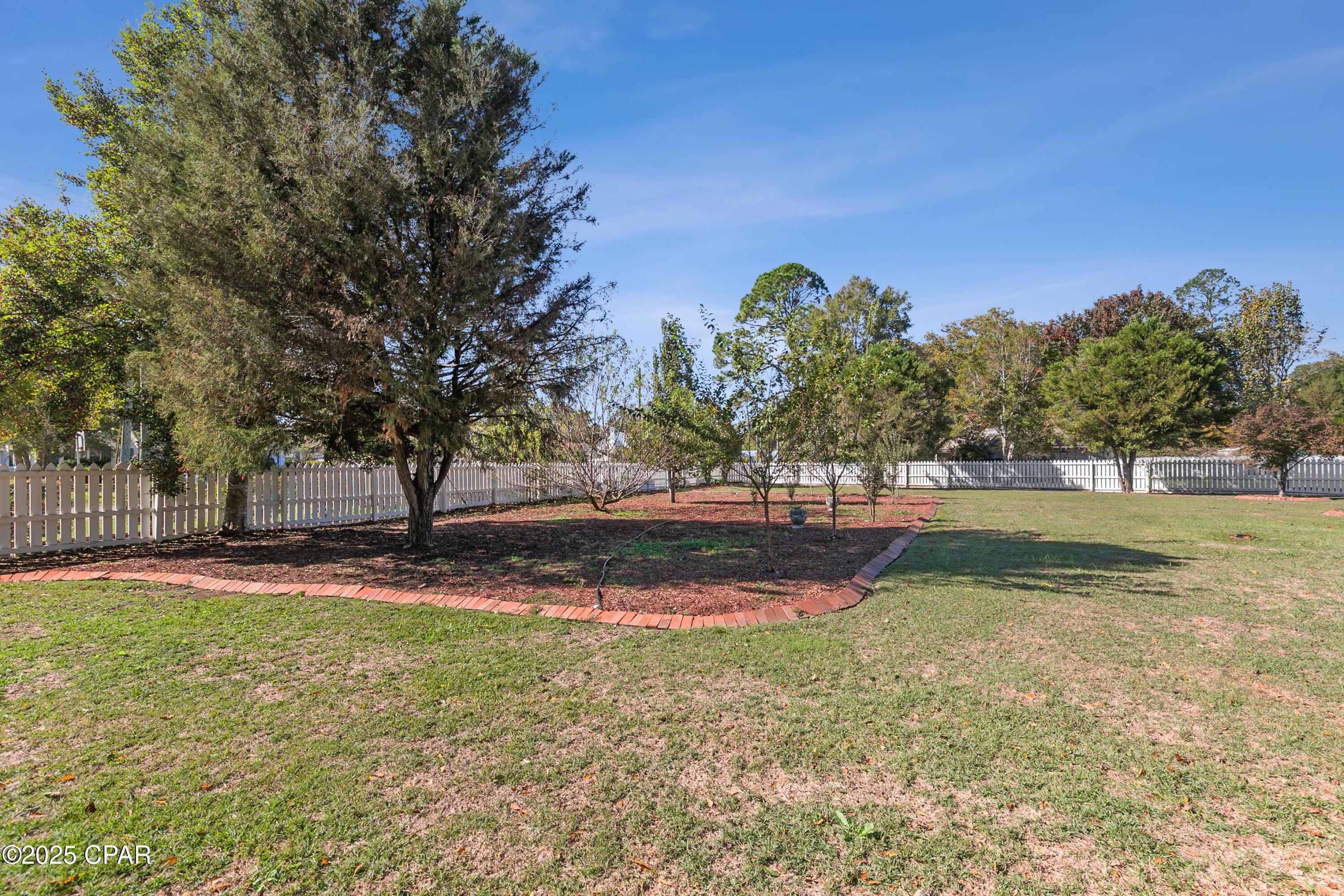 Image 27 For 1060 8th Avenue