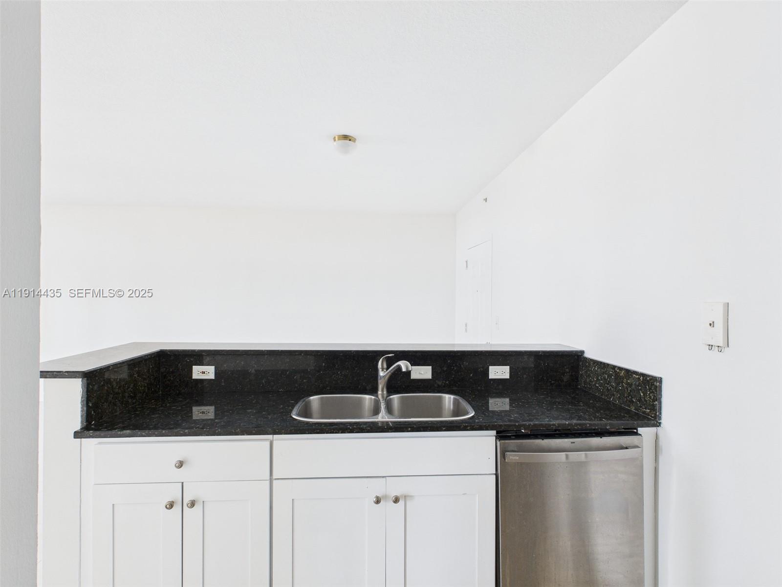 425 NE 30th St 603