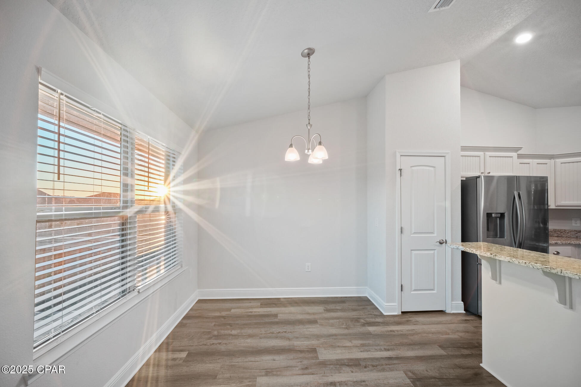 Listing photo id 15 for 2011 Broad Street