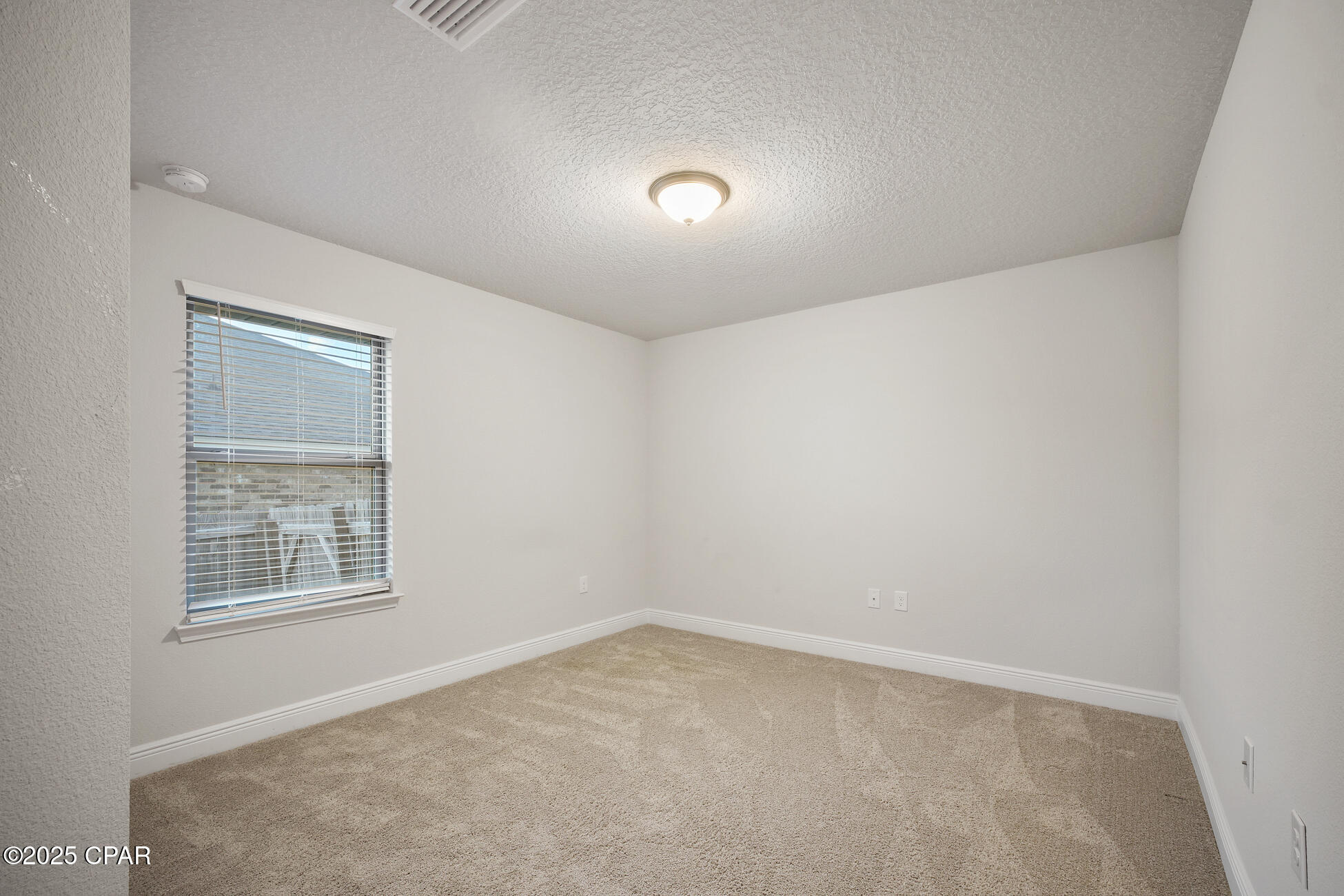 Listing photo id 24 for 2011 Broad Street