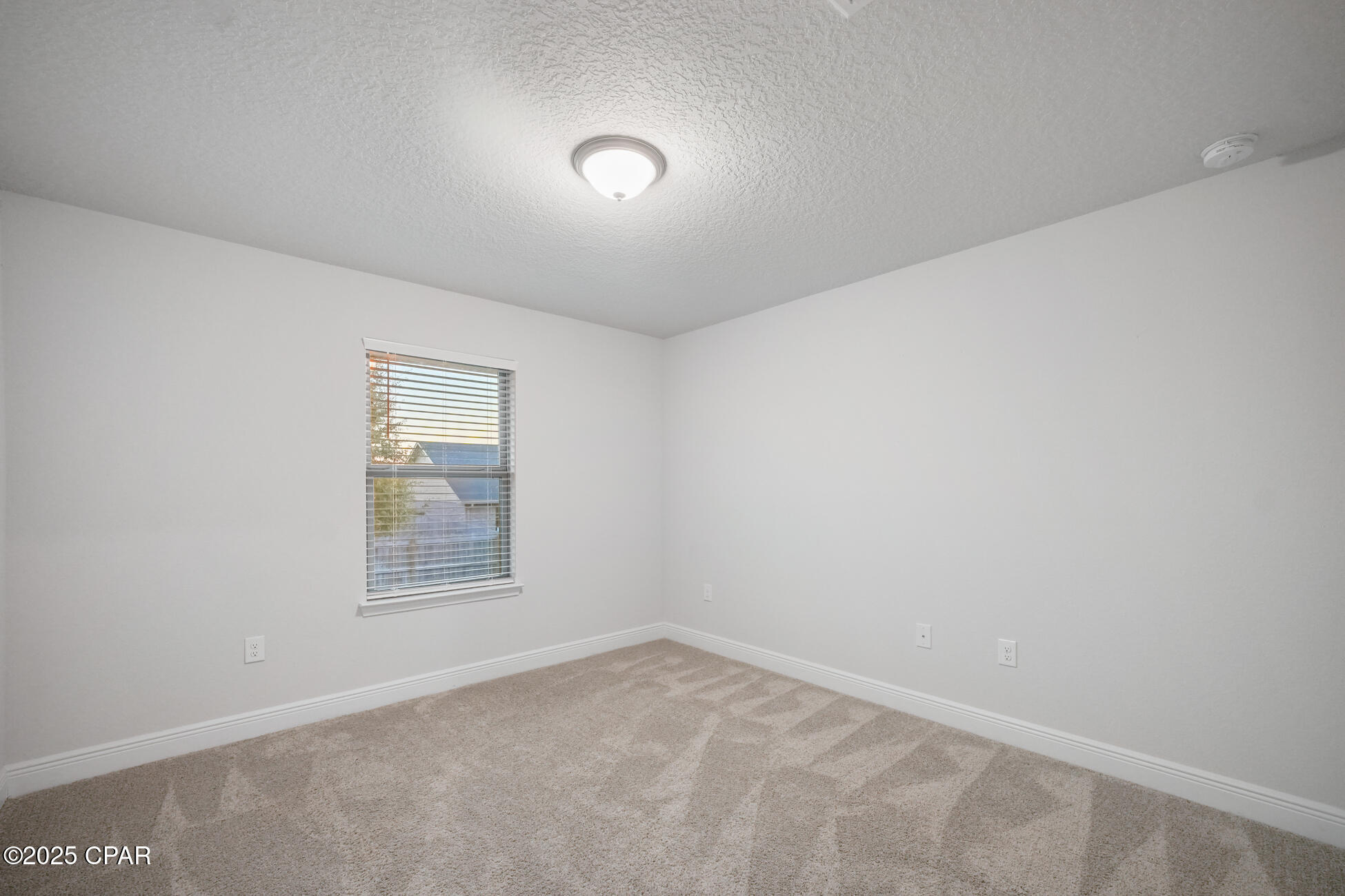 Listing photo id 29 for 2011 Broad Street