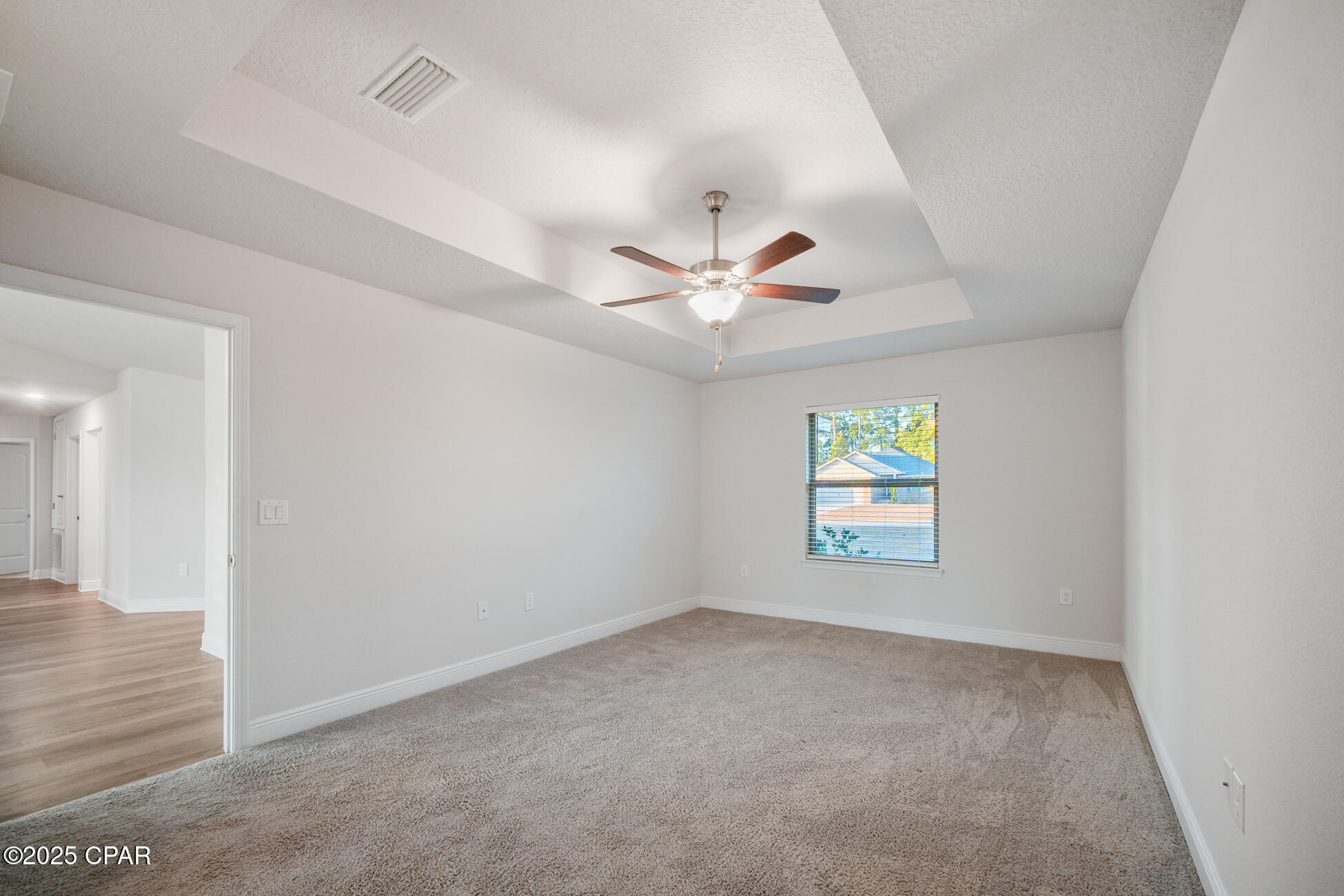 Listing photo id 30 for 2011 Broad Street