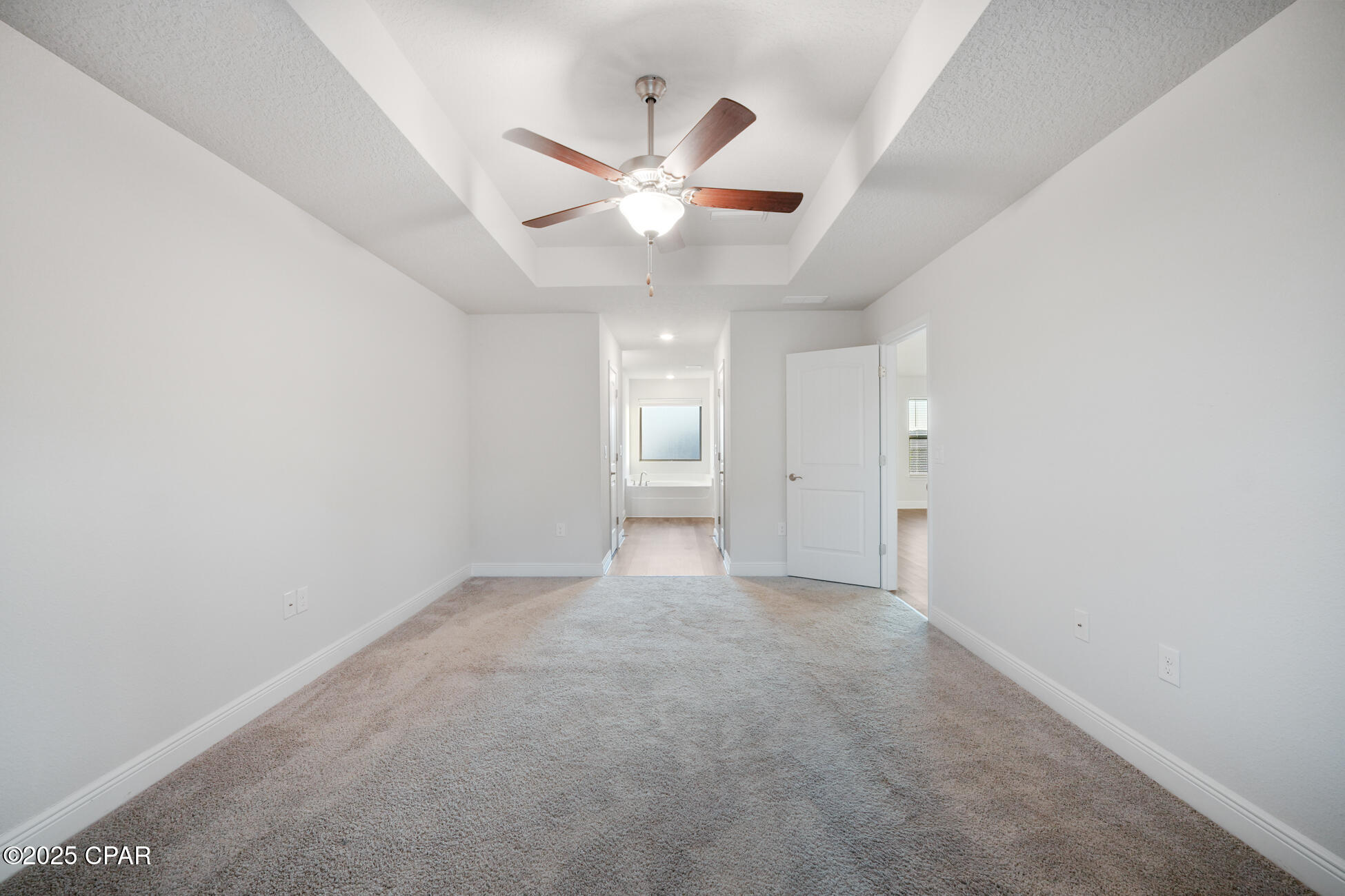 Listing photo id 32 for 2011 Broad Street