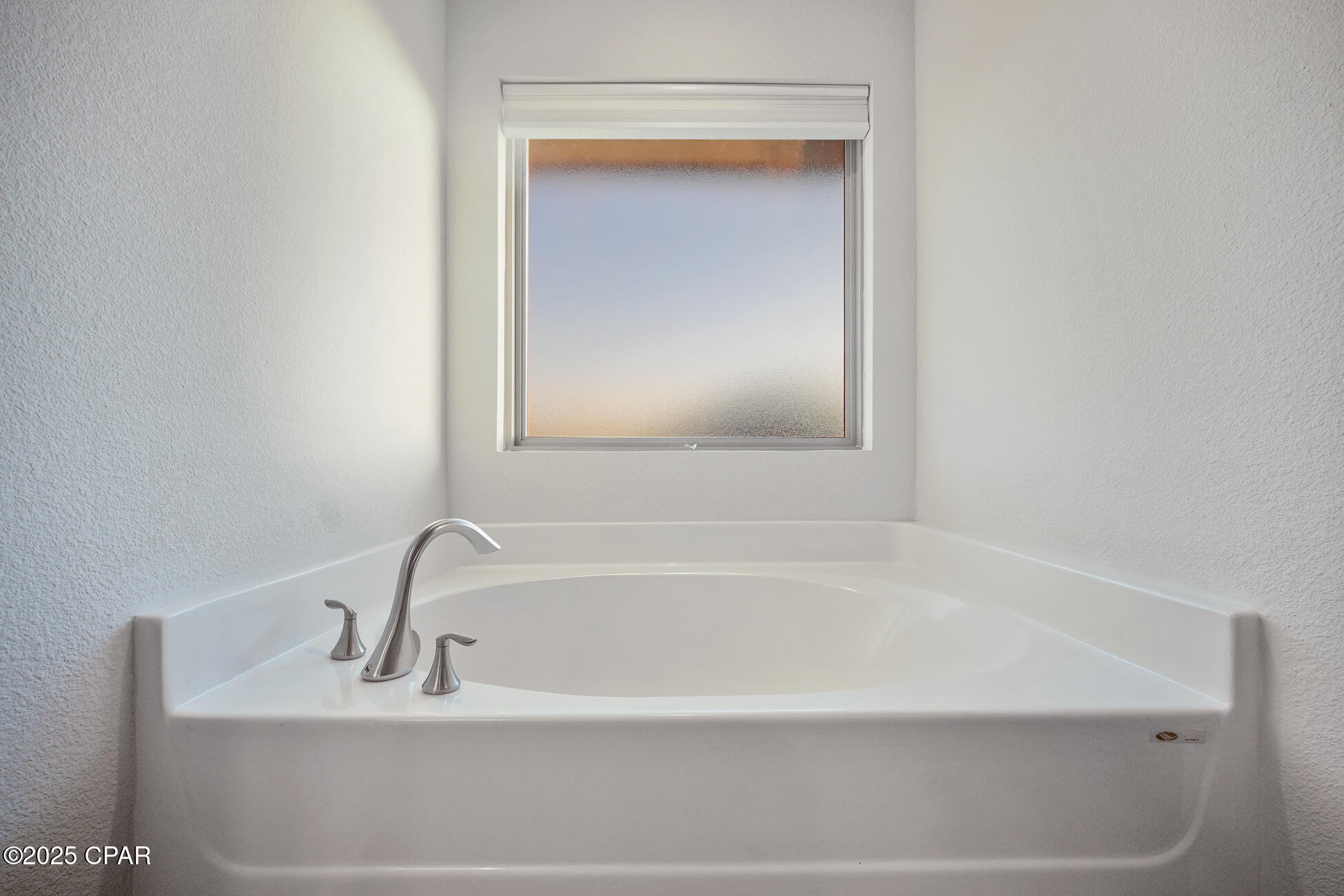 Listing photo id 37 for 2011 Broad Street