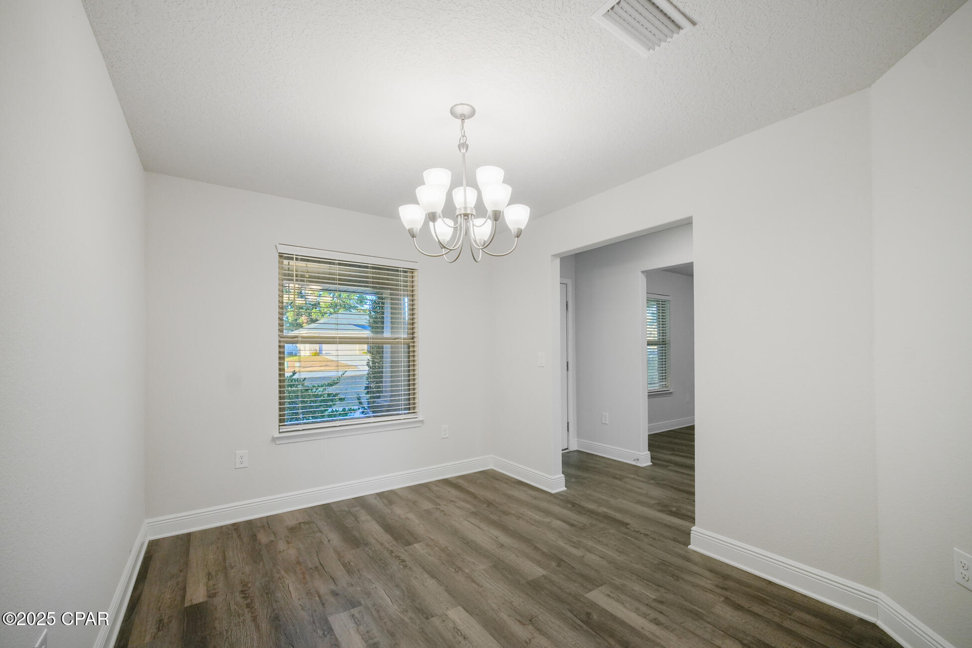 Listing photo id 39 for 2011 Broad Street