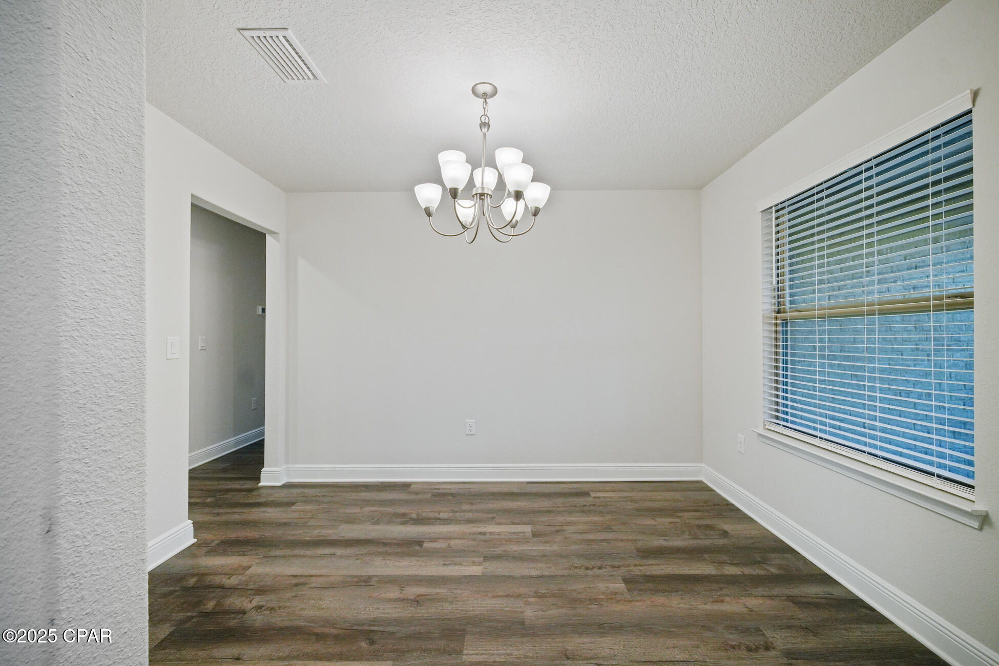 Listing photo id 42 for 2011 Broad Street