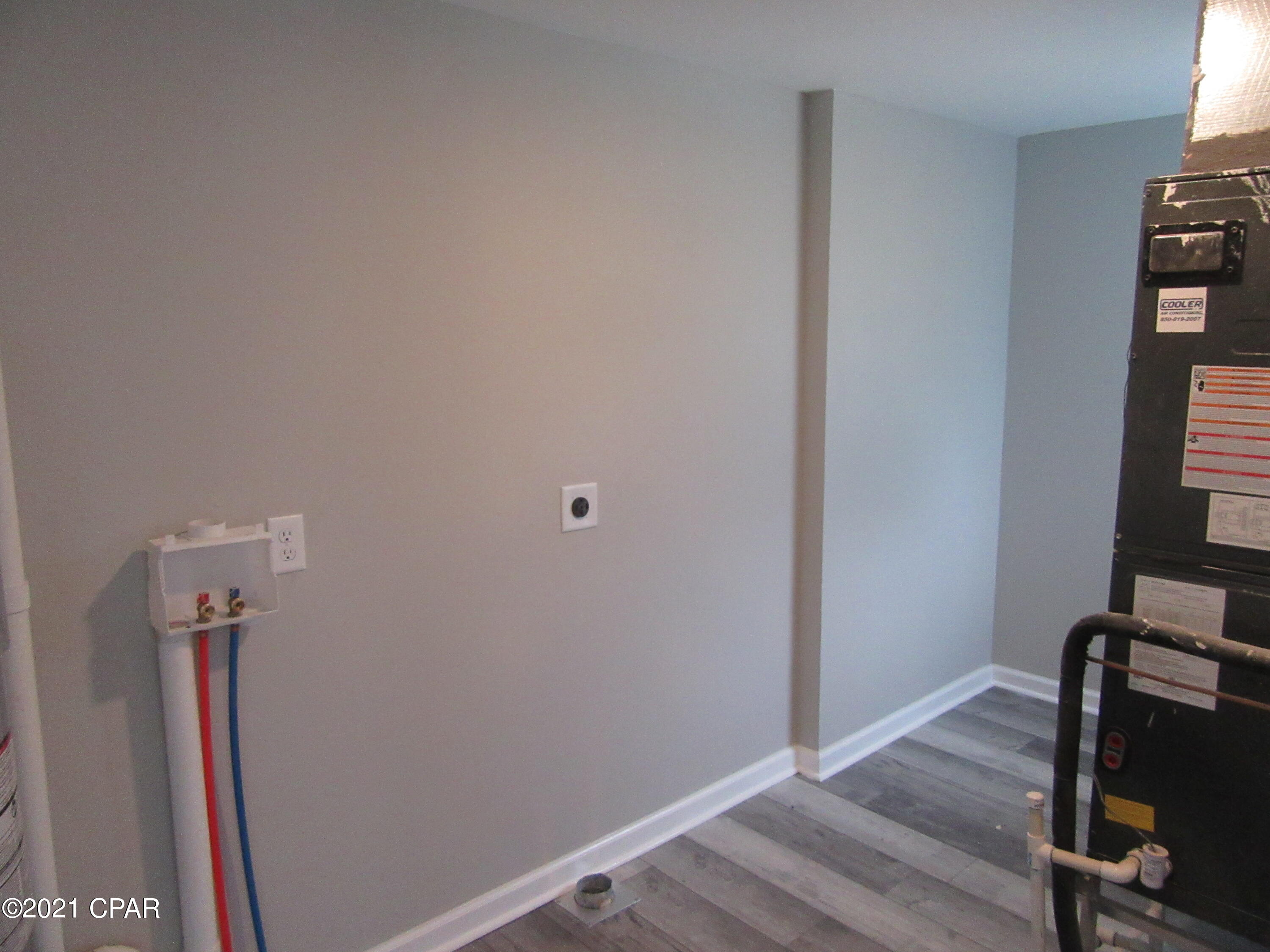 Image 10 For 9823 Clarence Street