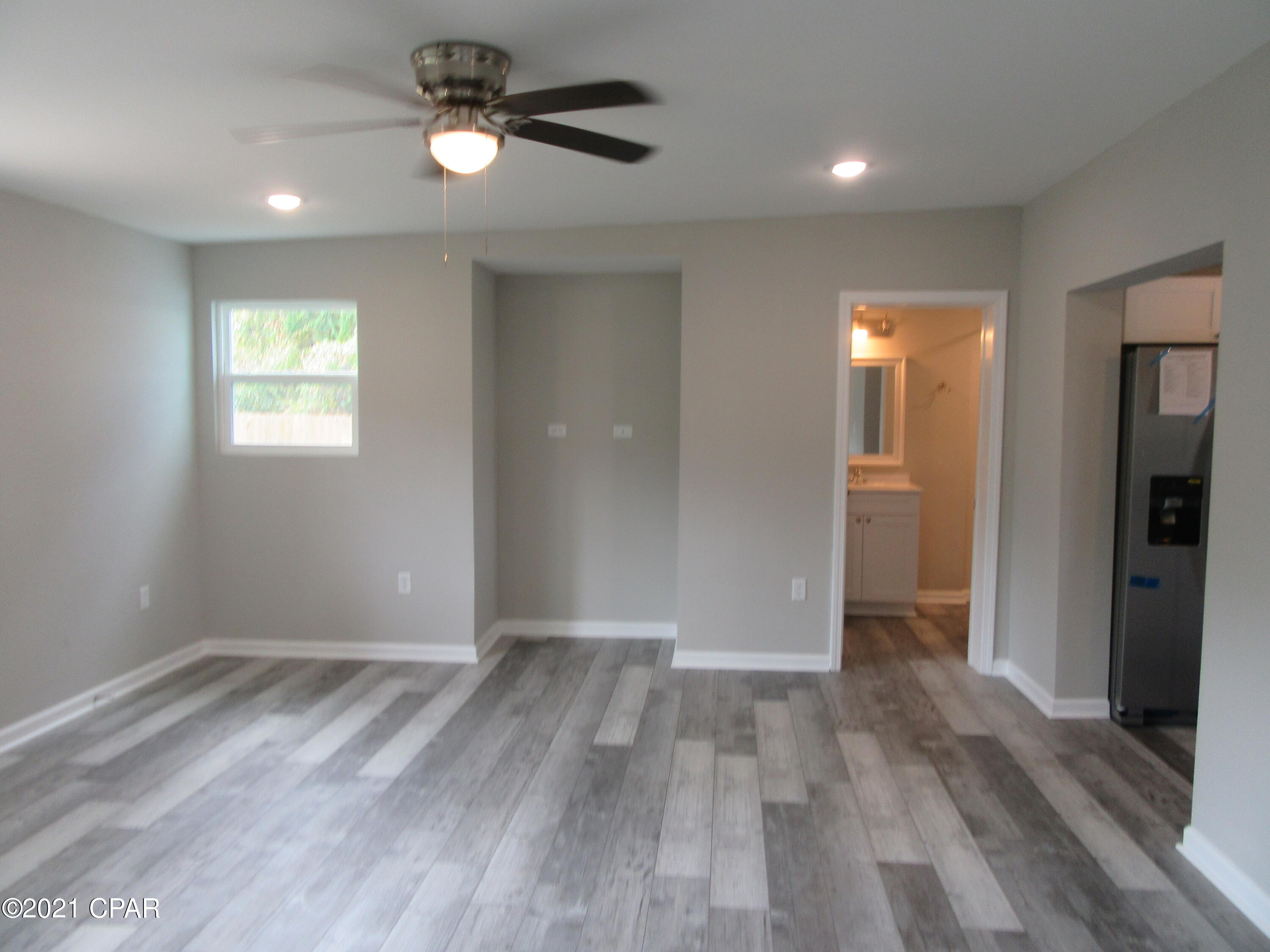 Image 12 For 9823 Clarence Street