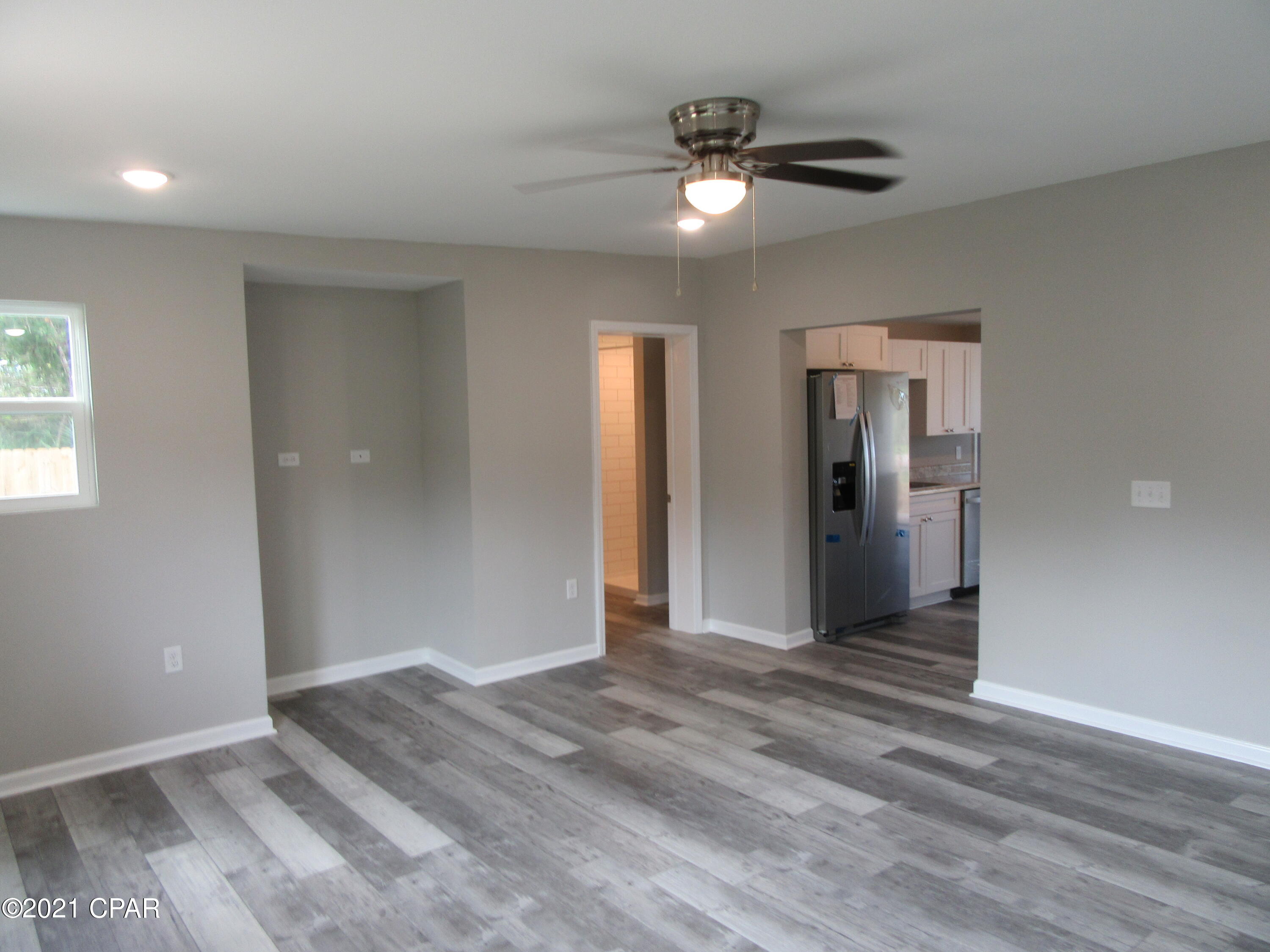 Image 13 For 9823 Clarence Street