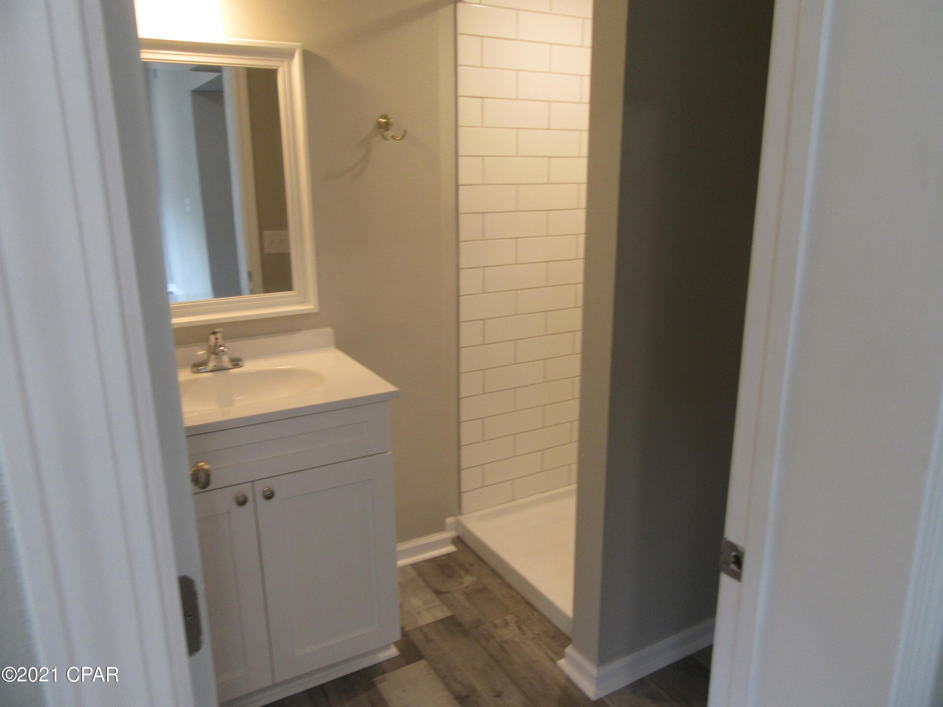 Image 14 For 9823 Clarence Street