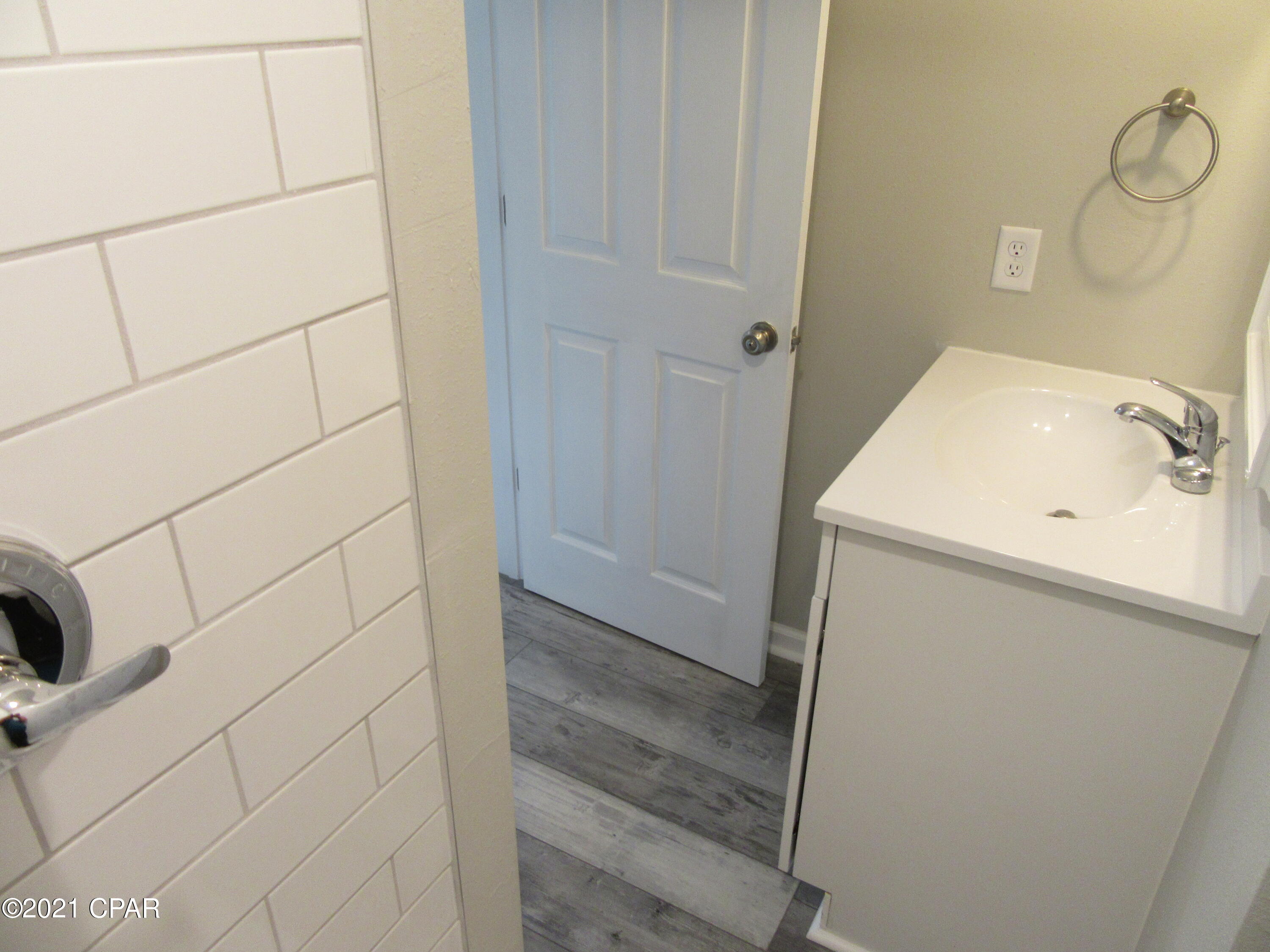 Image 15 For 9823 Clarence Street