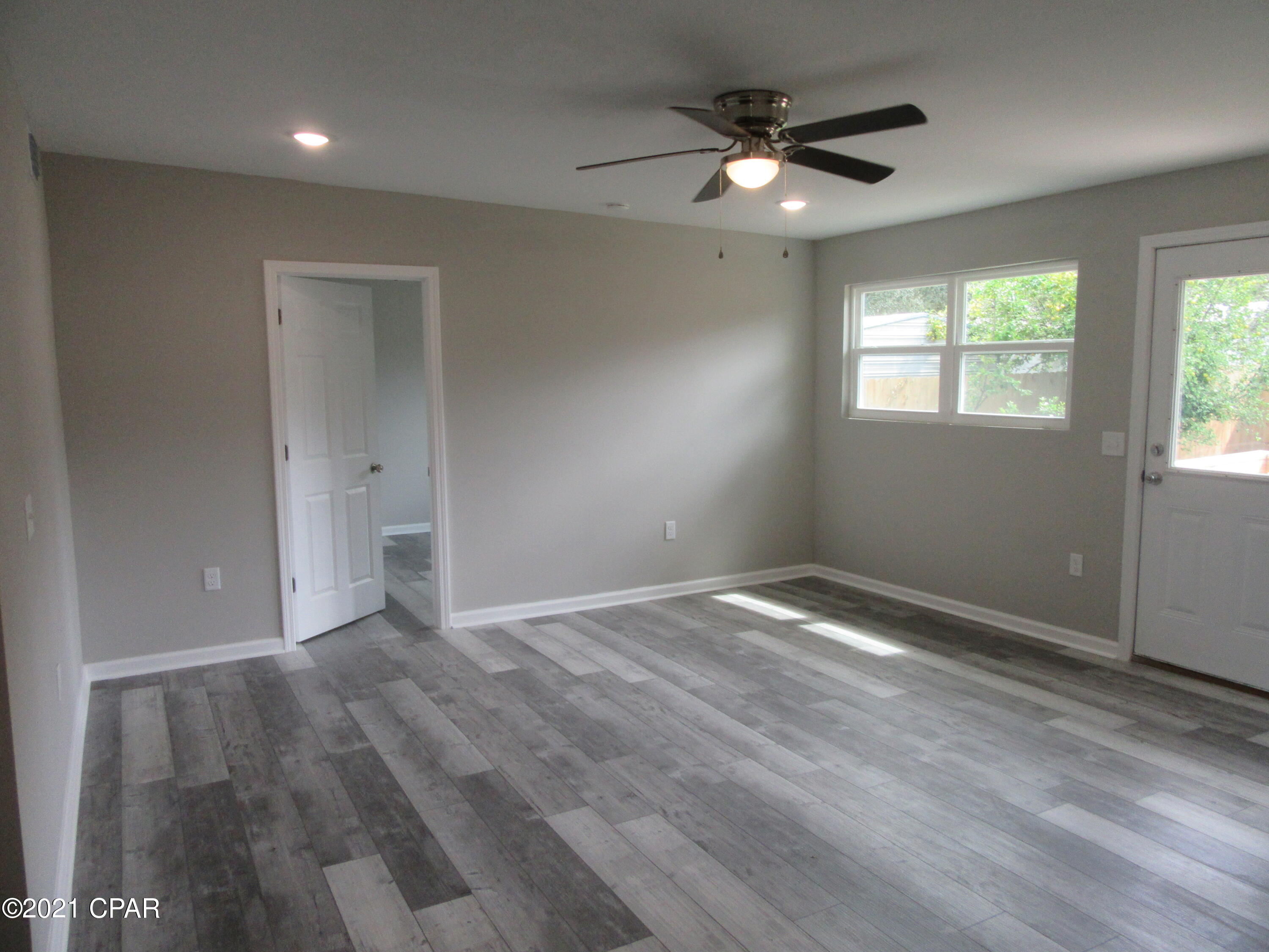 Image 16 For 9823 Clarence Street