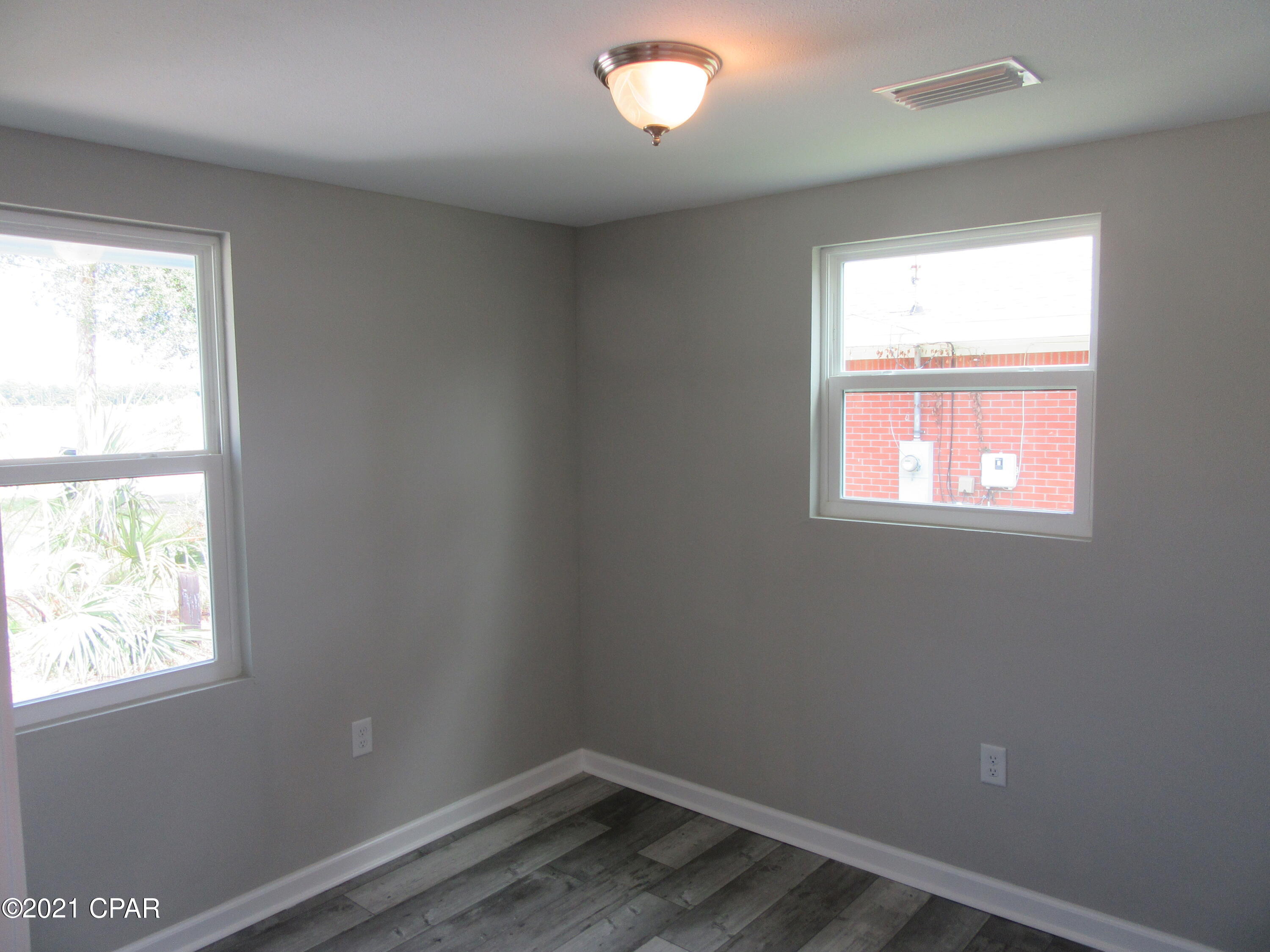 Image 20 For 9823 Clarence Street