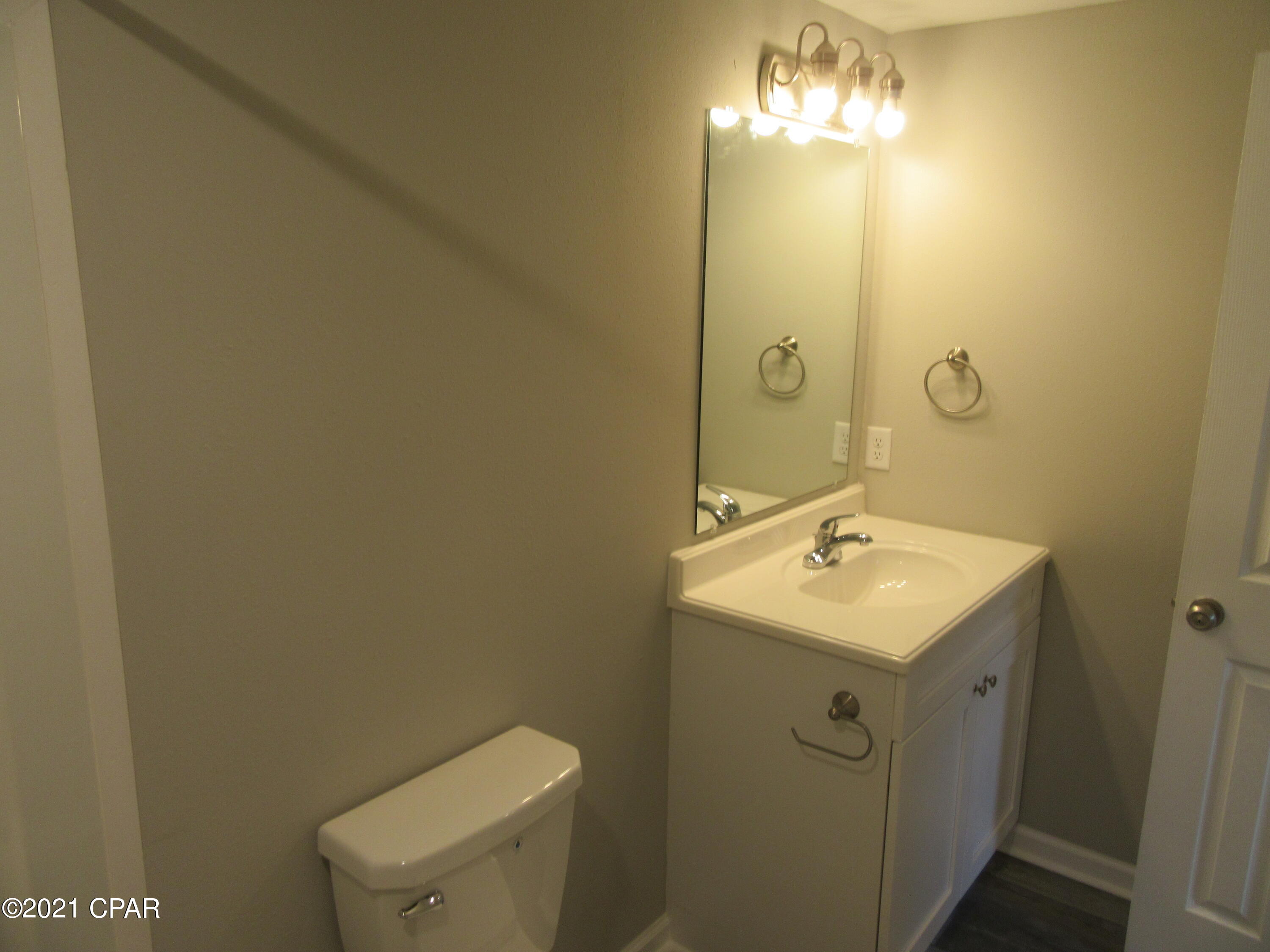 Image 23 For 9823 Clarence Street