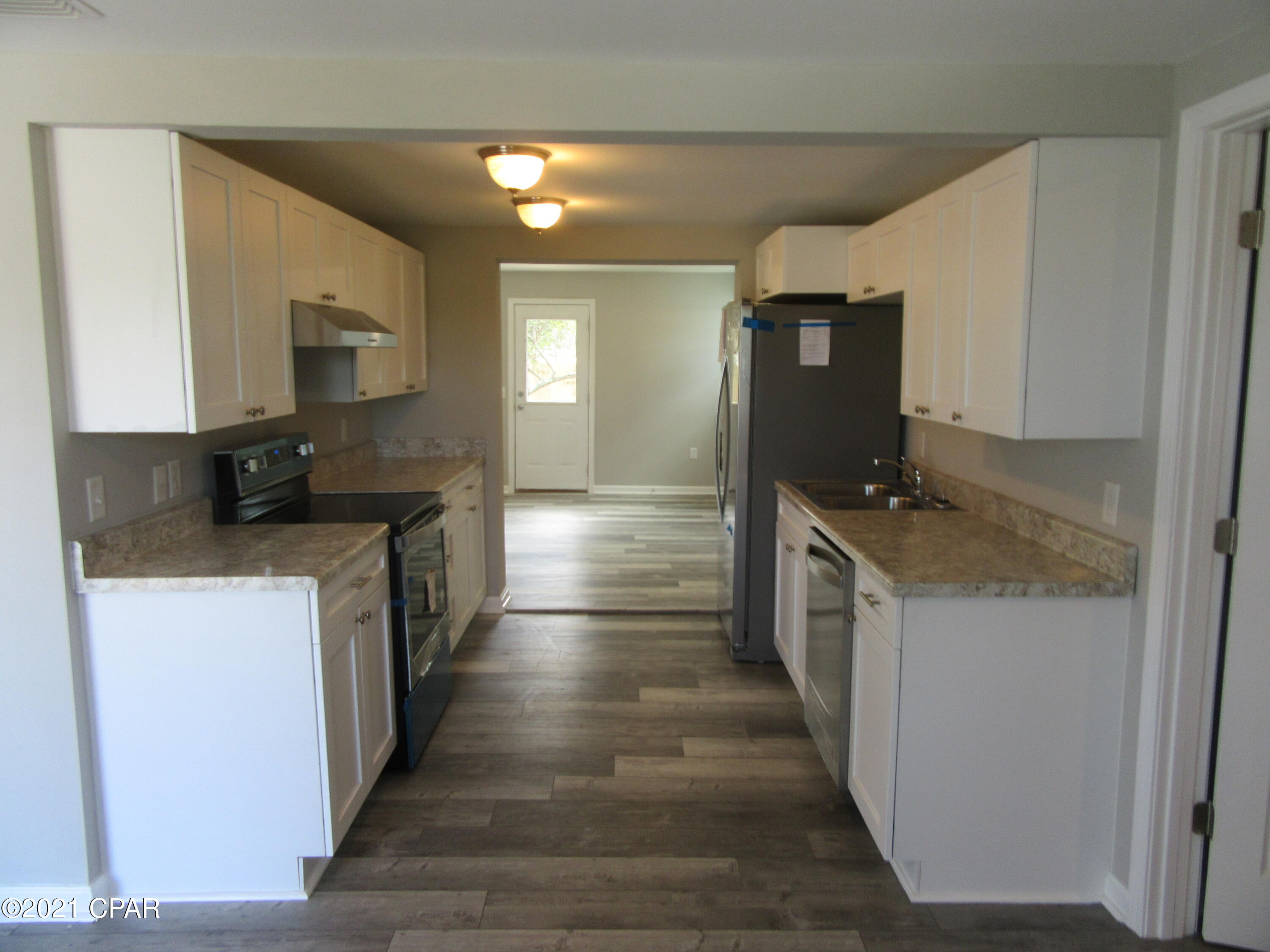 Image 5 For 9823 Clarence Street