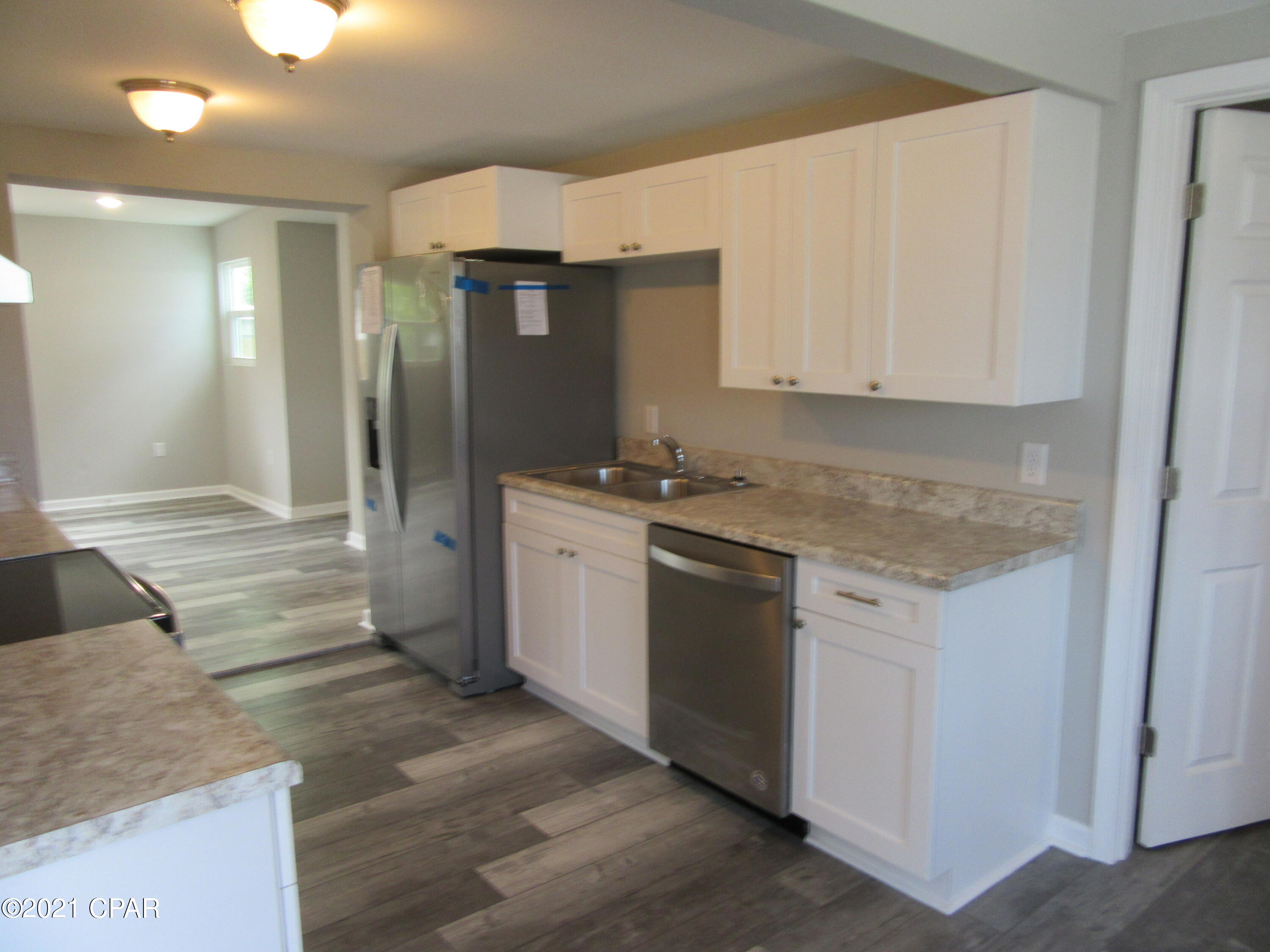 Image 6 For 9823 Clarence Street