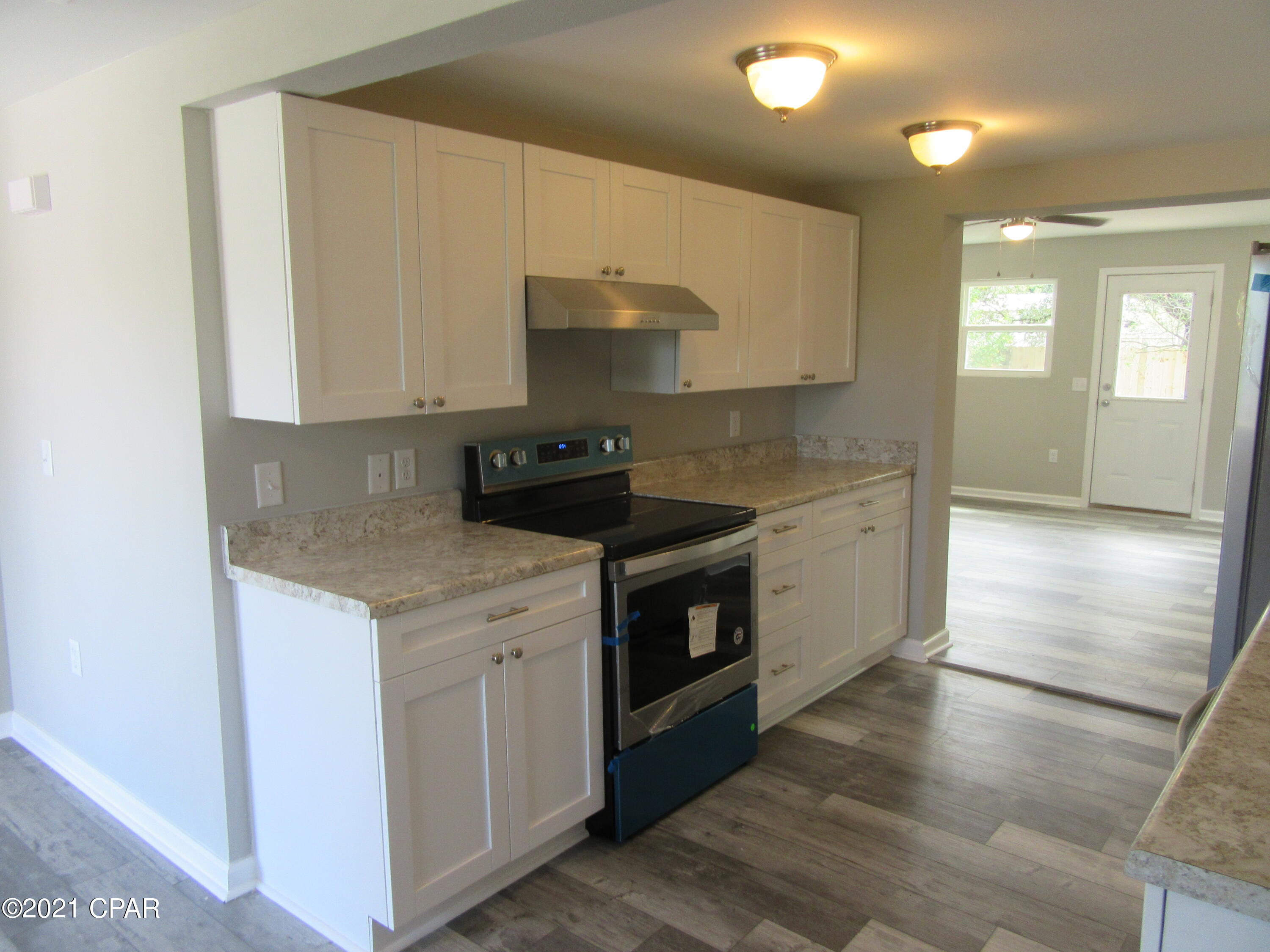 Image 7 For 9823 Clarence Street