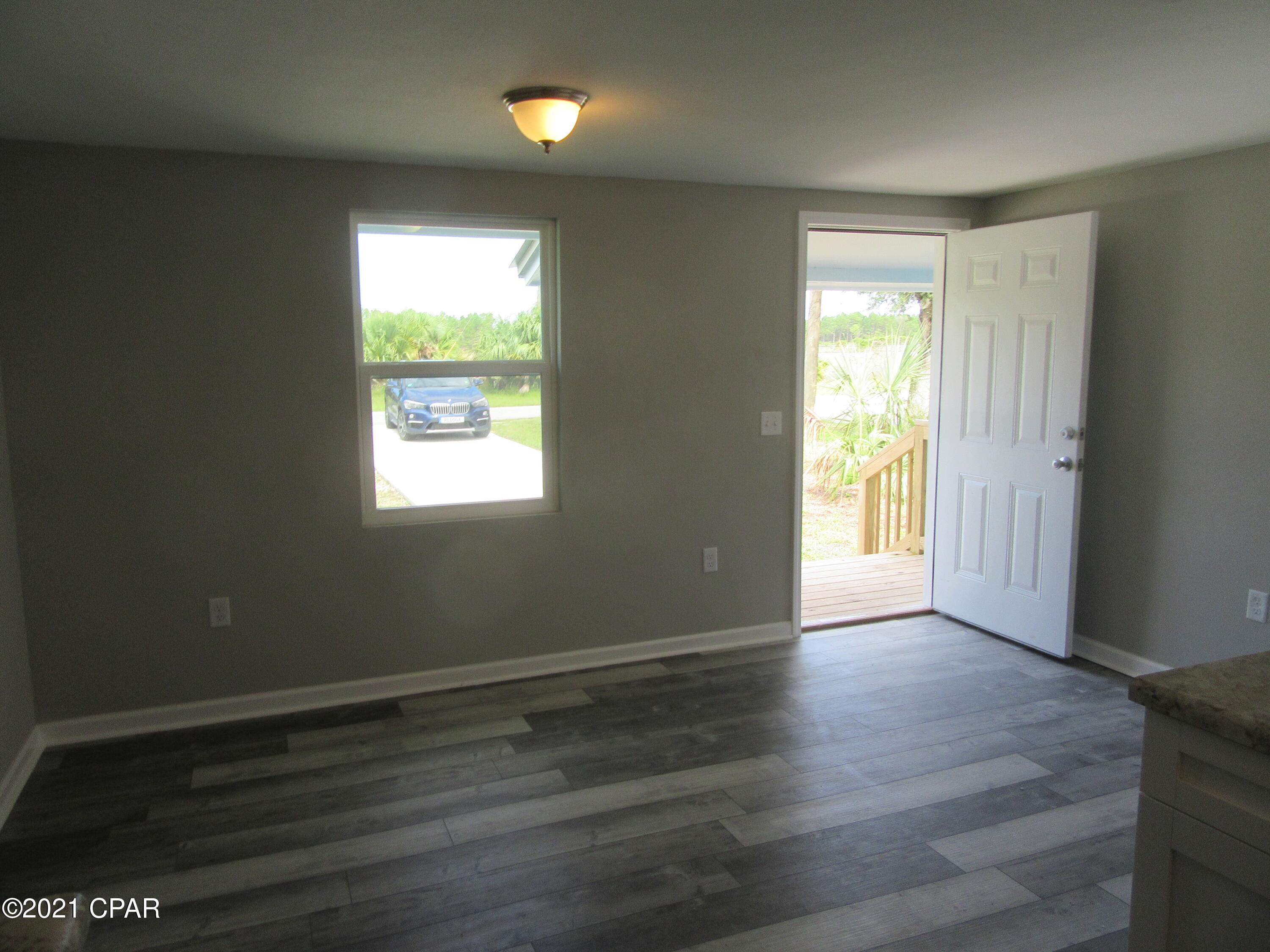 Image 8 For 9823 Clarence Street