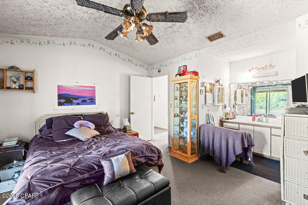 Listing photo id 18 for 3376 Fawn Place