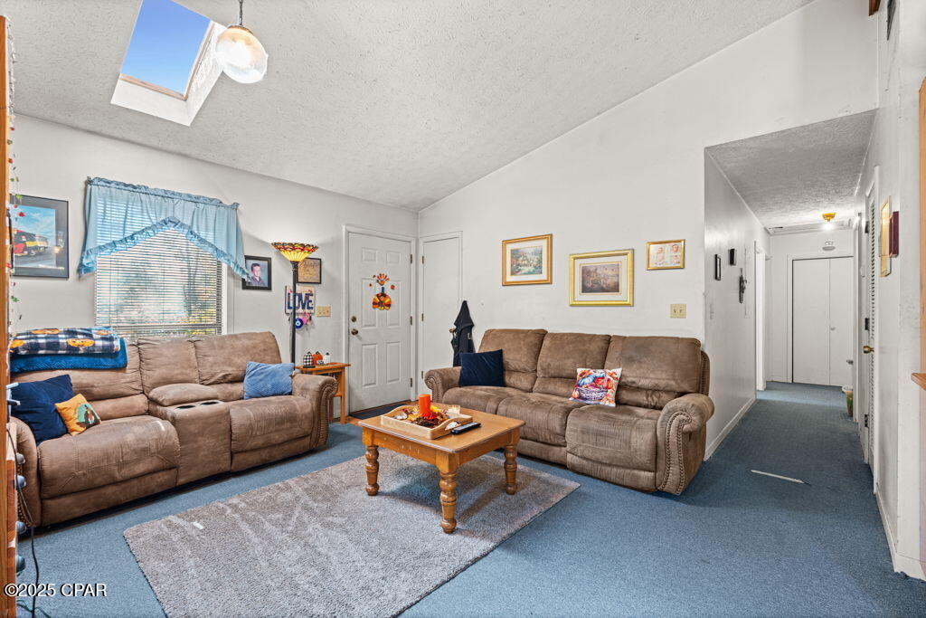 Listing photo id 3 for 3376 Fawn Place