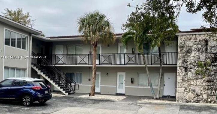 Centrally located unit featuring 1 bedroom/1 bathroom on Edgewater Drive. First floor unit. Located in the heart of Coral Gables. Completely remodeled unit featuring granite countertops, stainless steel appliances, tiled floors throughout the apartment. Plenty of closet space. Condo has pool and laundry facility. Minutes from University of Miami, Brickell, Downtown, Coral Gables, South Miami, Coconut Grove, and much more! Great shopping and entertaining.