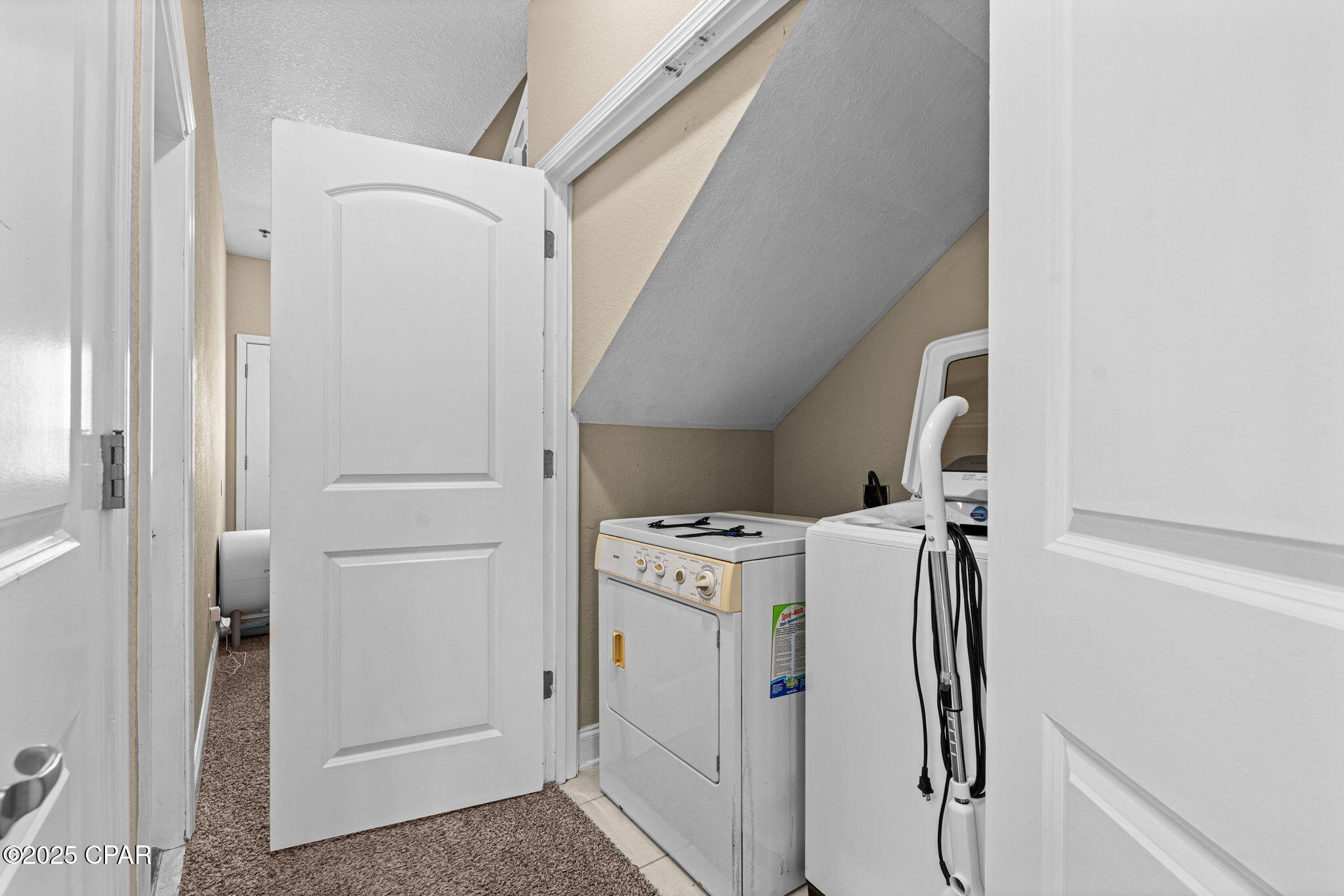 Image 7 For 2107 Avensong Lane 105