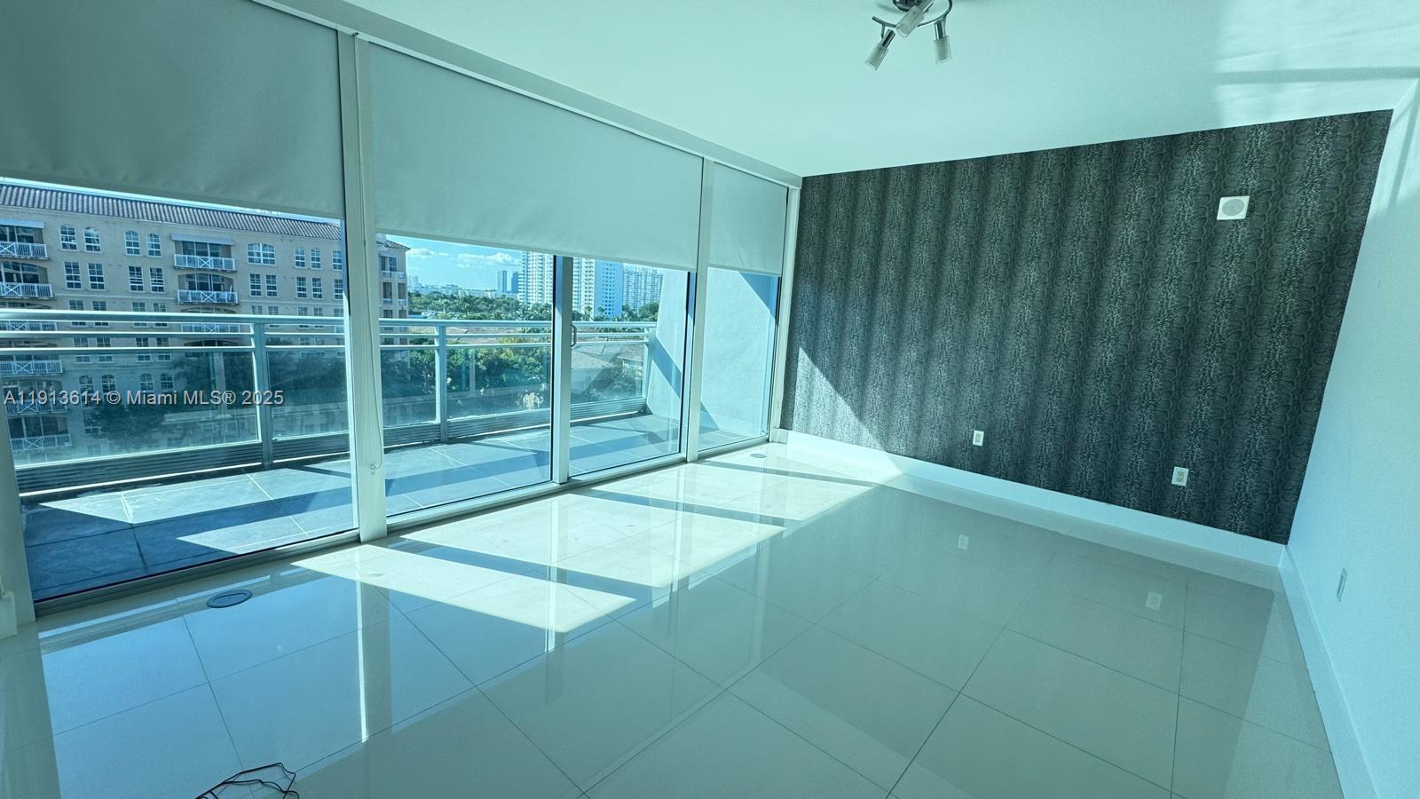 2950 NE 188th St #418, Aventura FL 33180