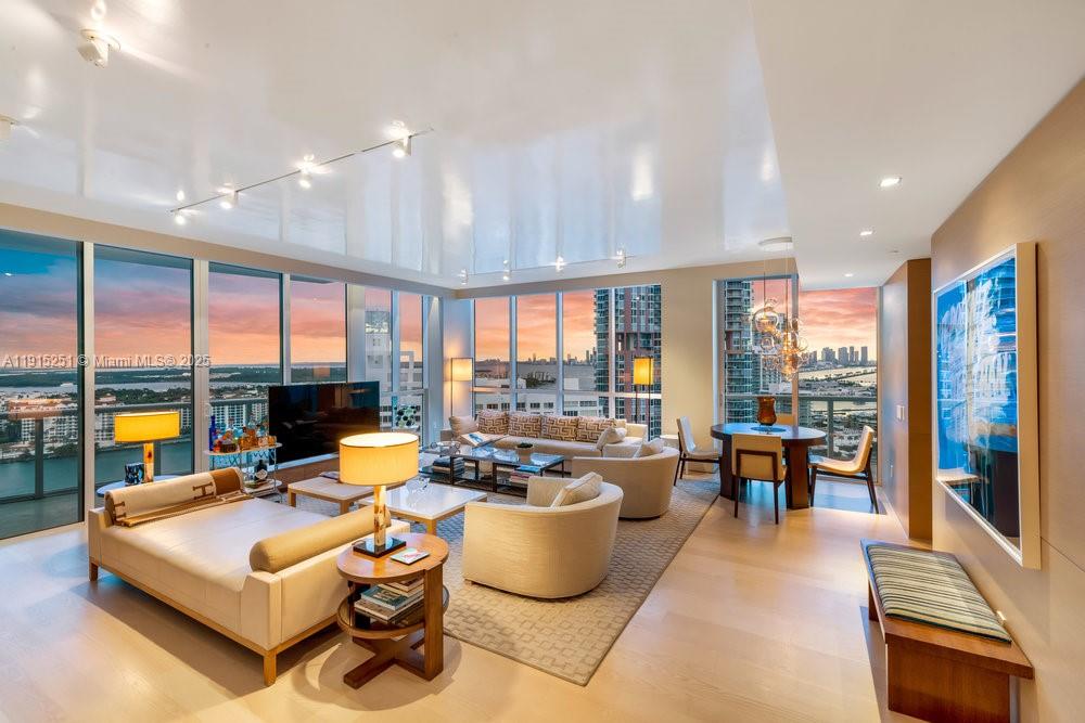 Continuum On South Beach