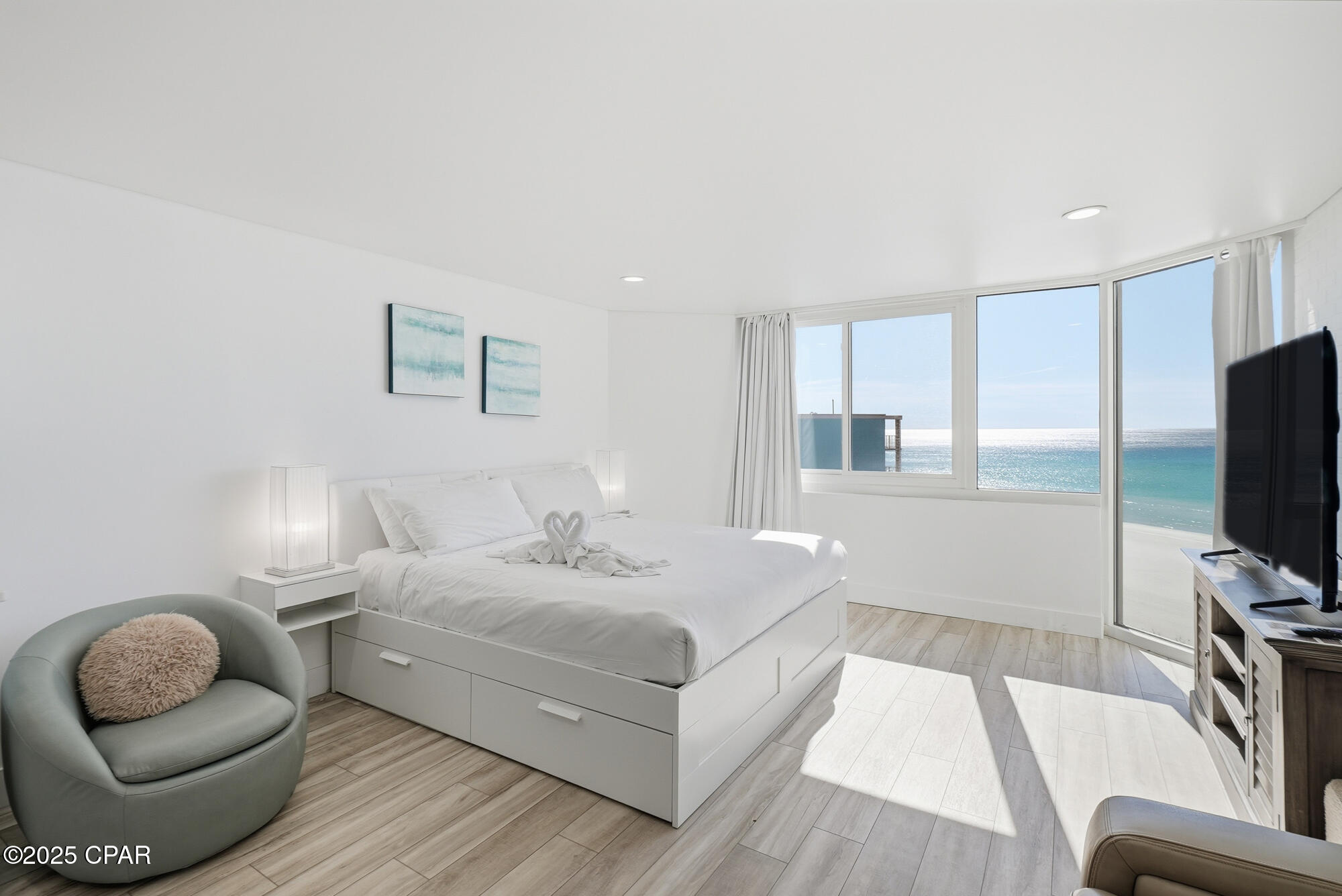 Image 11 For 8817 Thomas Drive A815