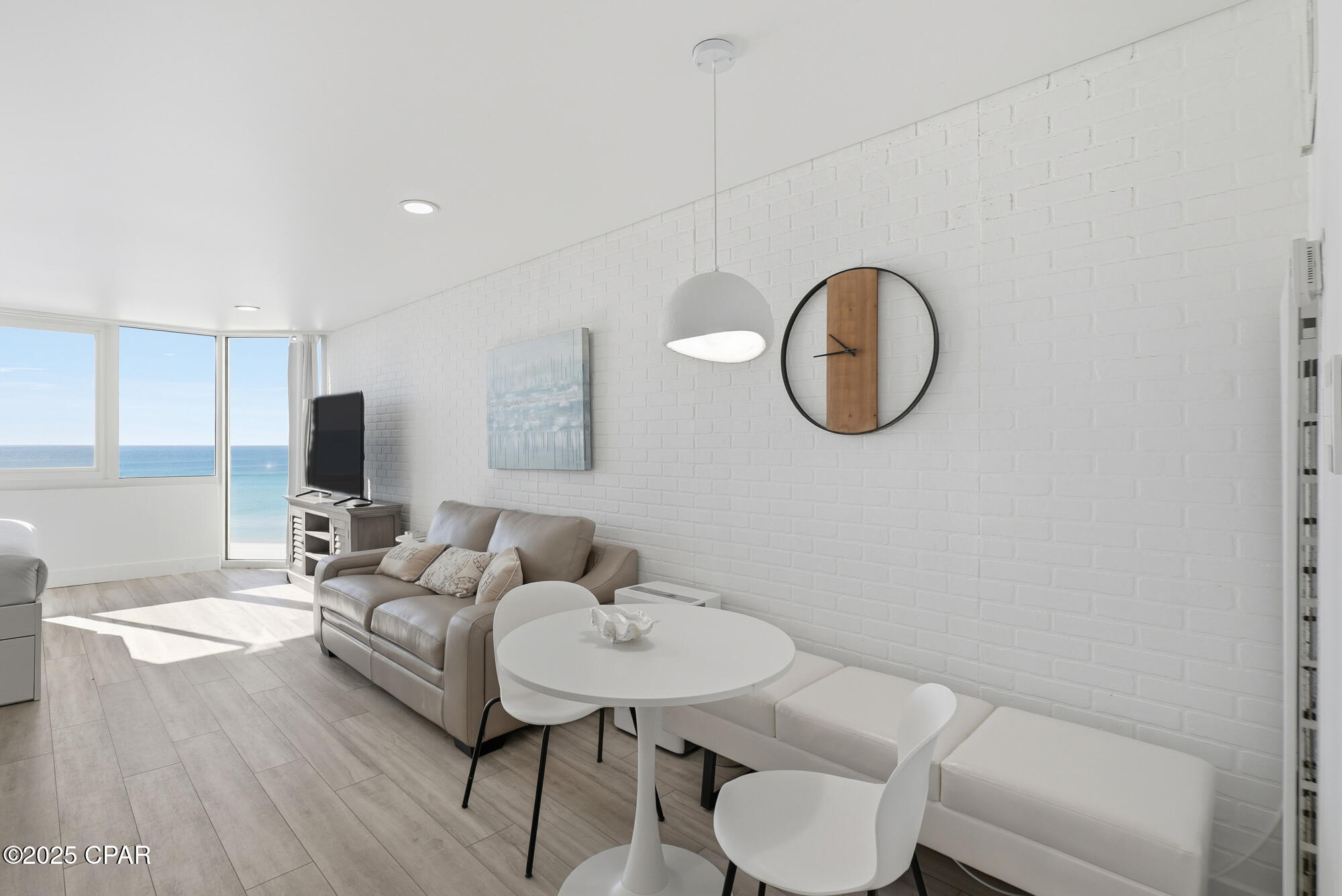 Image 12 For 8817 Thomas Drive A815