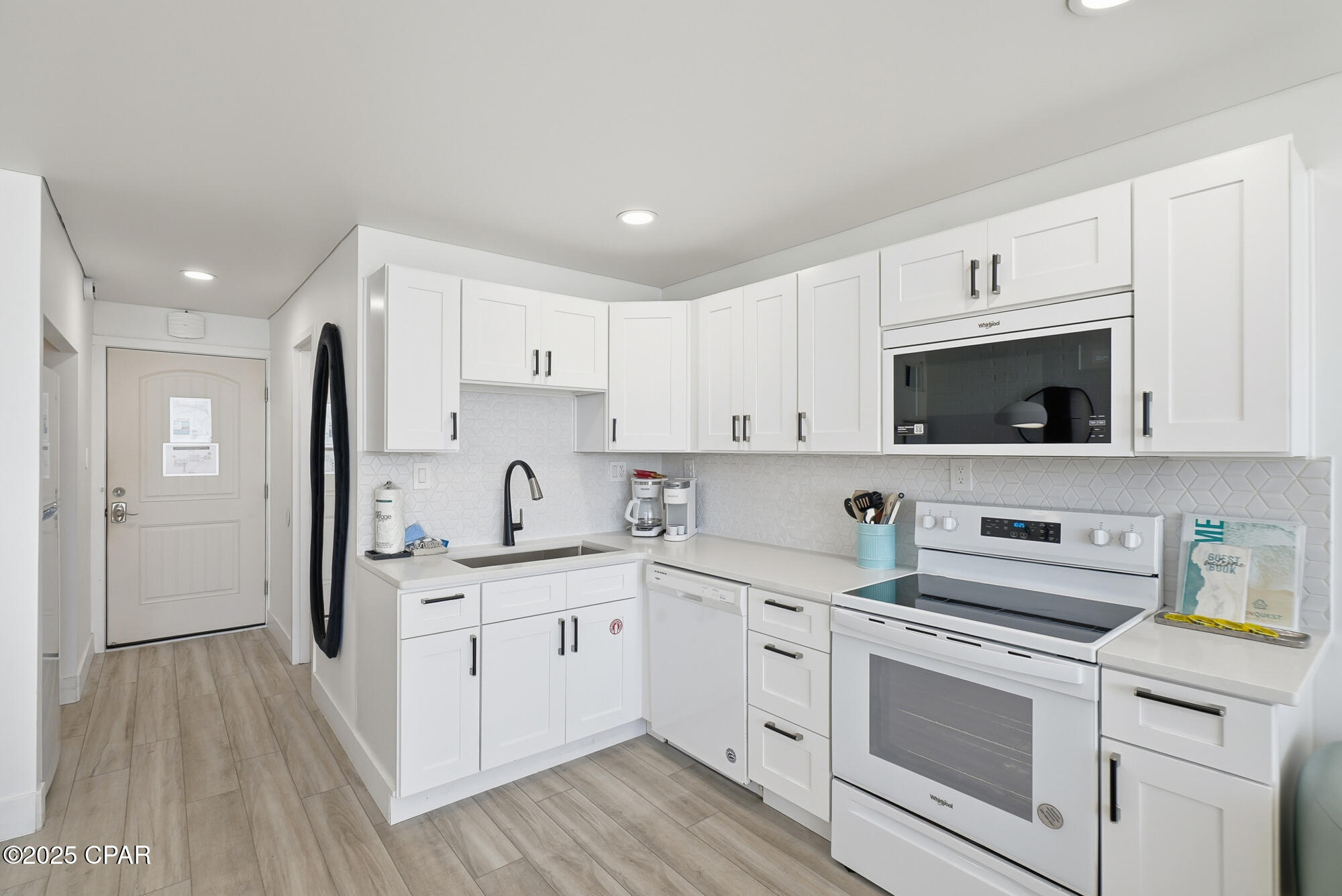 Image 14 For 8817 Thomas Drive A815