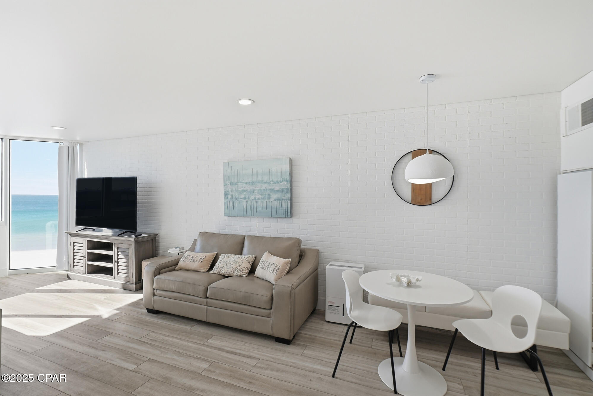 Image 15 For 8817 Thomas Drive A815