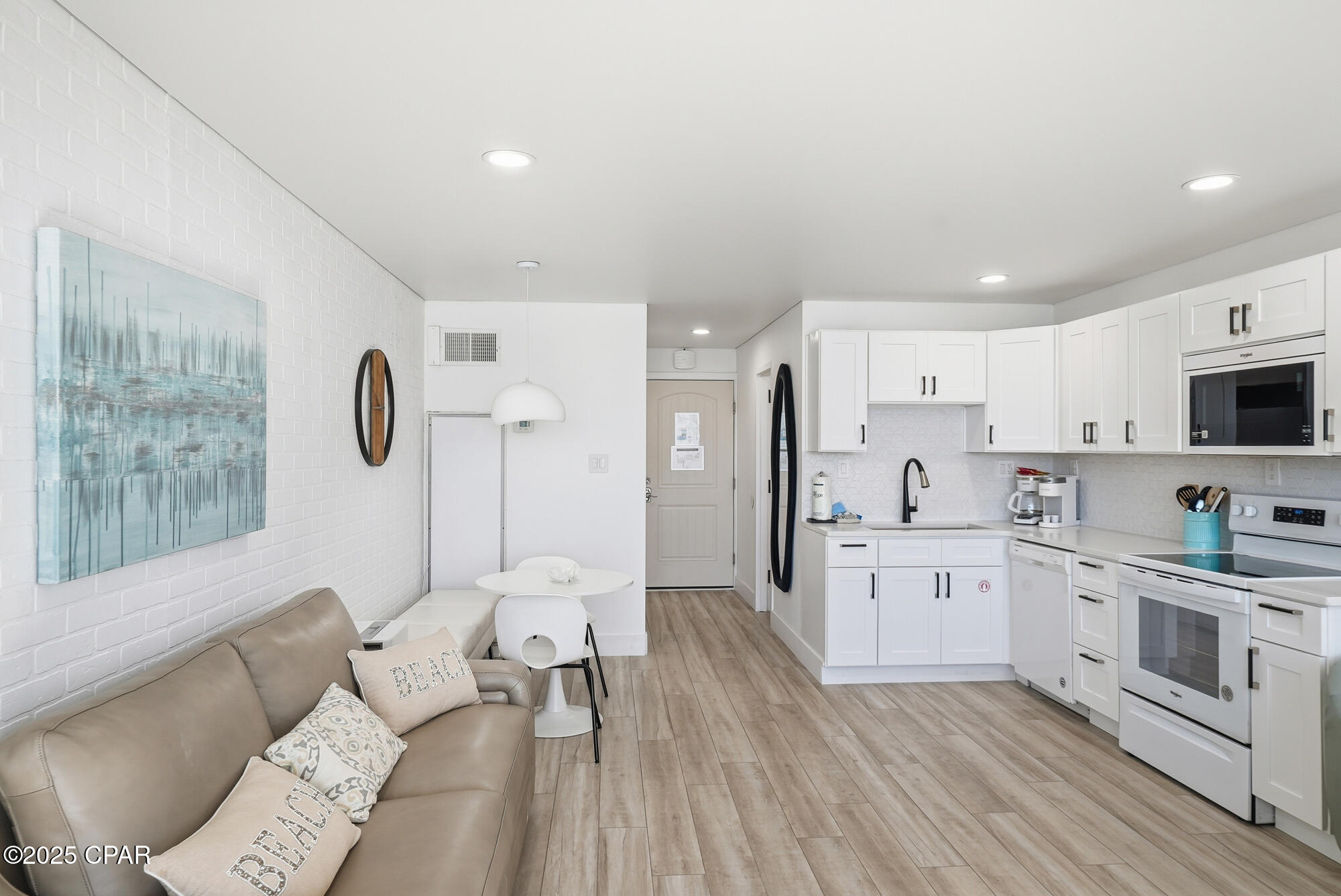 Image 16 For 8817 Thomas Drive A815