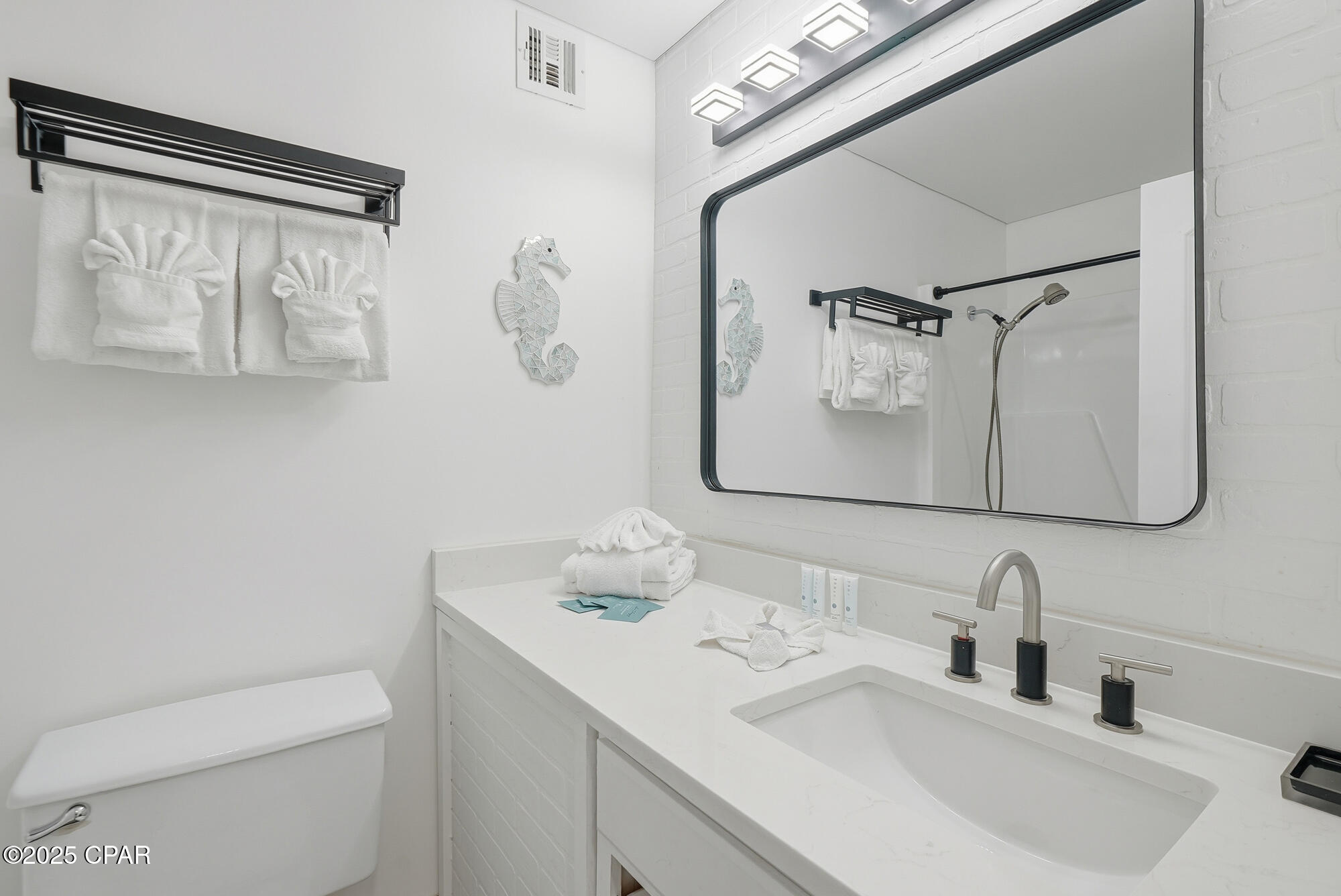 Image 17 For 8817 Thomas Drive A815