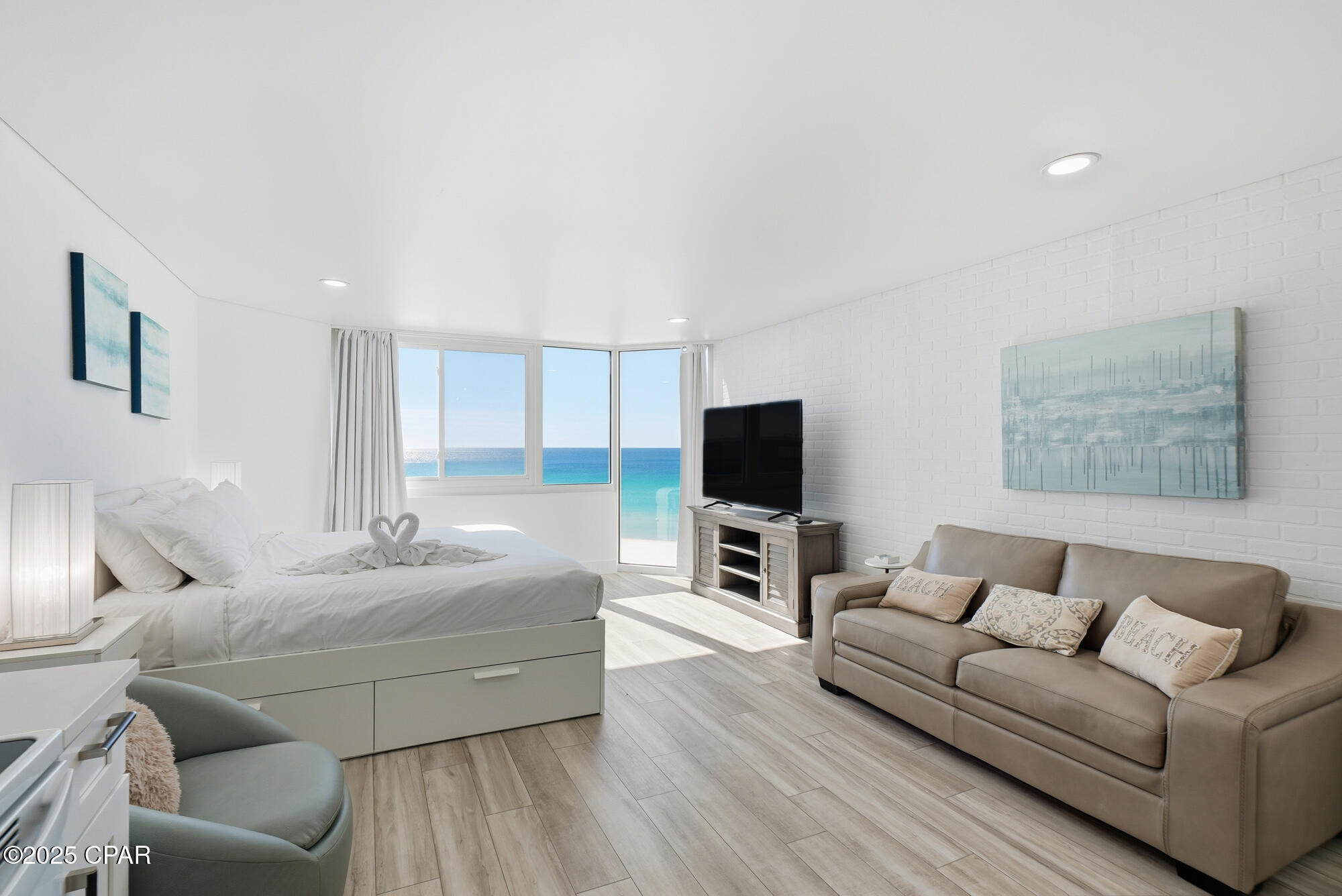 Image 8 For 8817 Thomas Drive A815